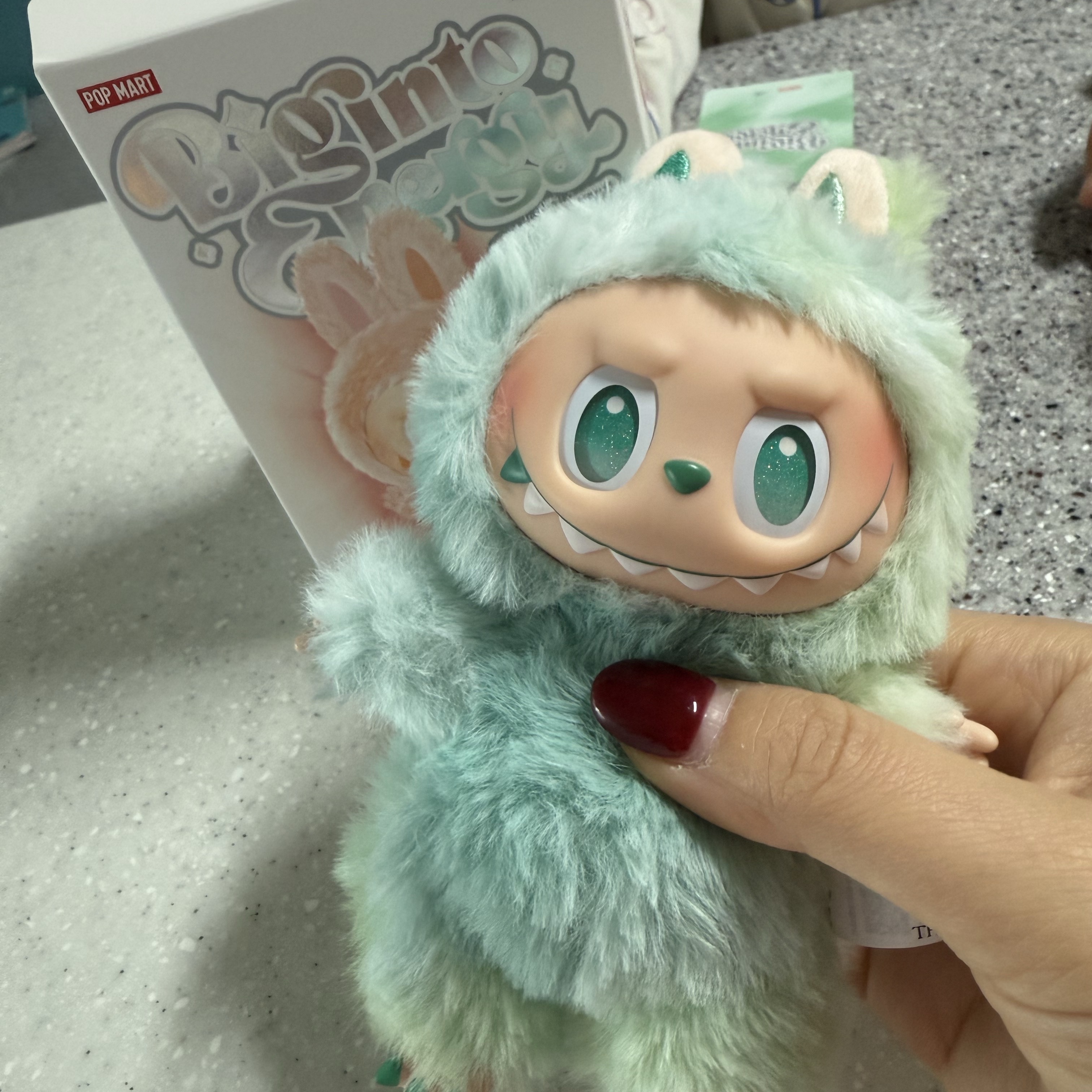 Pop Mart Labubu The Monsters Highlight Series Sealed Case (1 Blind Box) 착용 스타일
