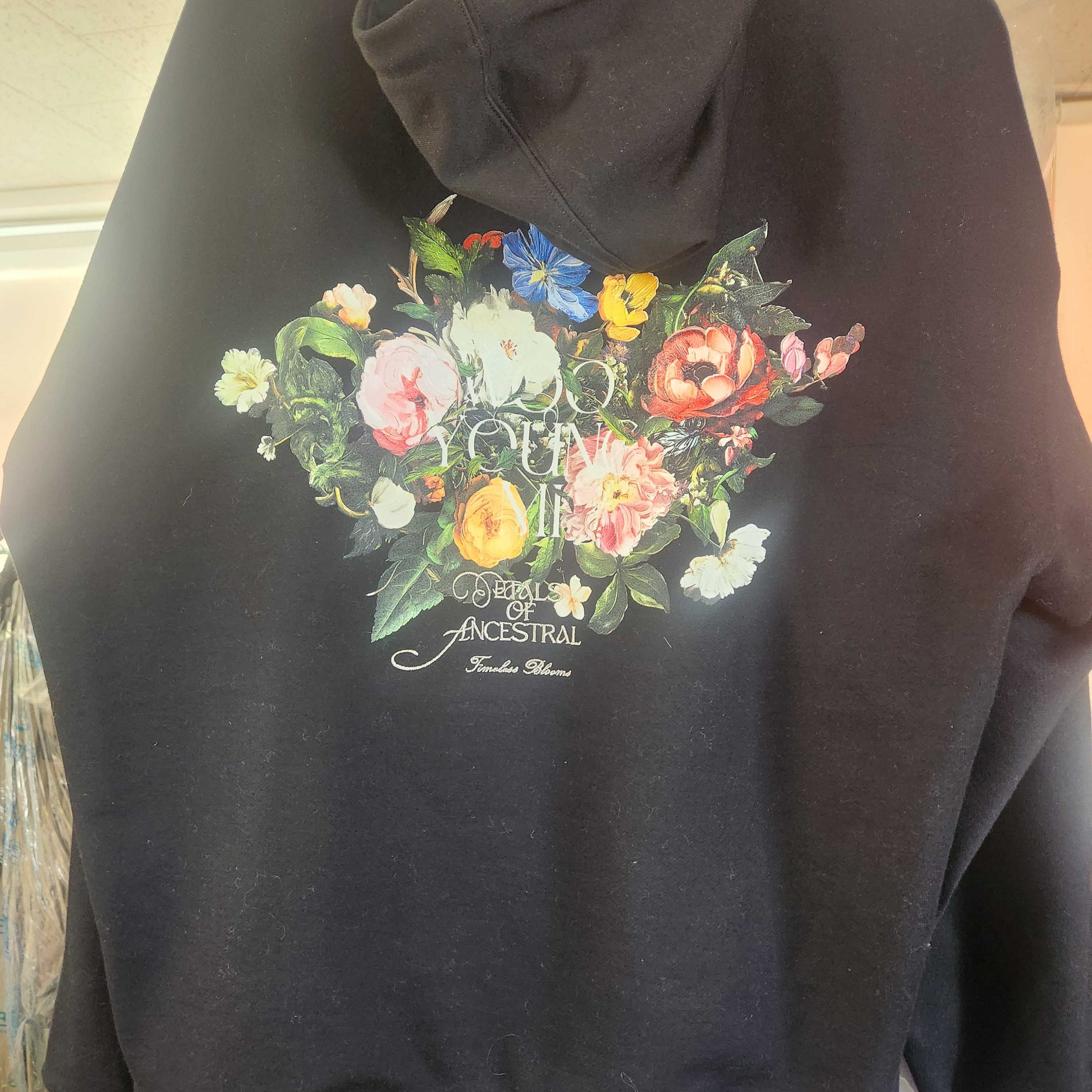 Wooyoungmi Flower Back Logo Hood T-Shirt Black - 25FW 착용 스타일 - 2