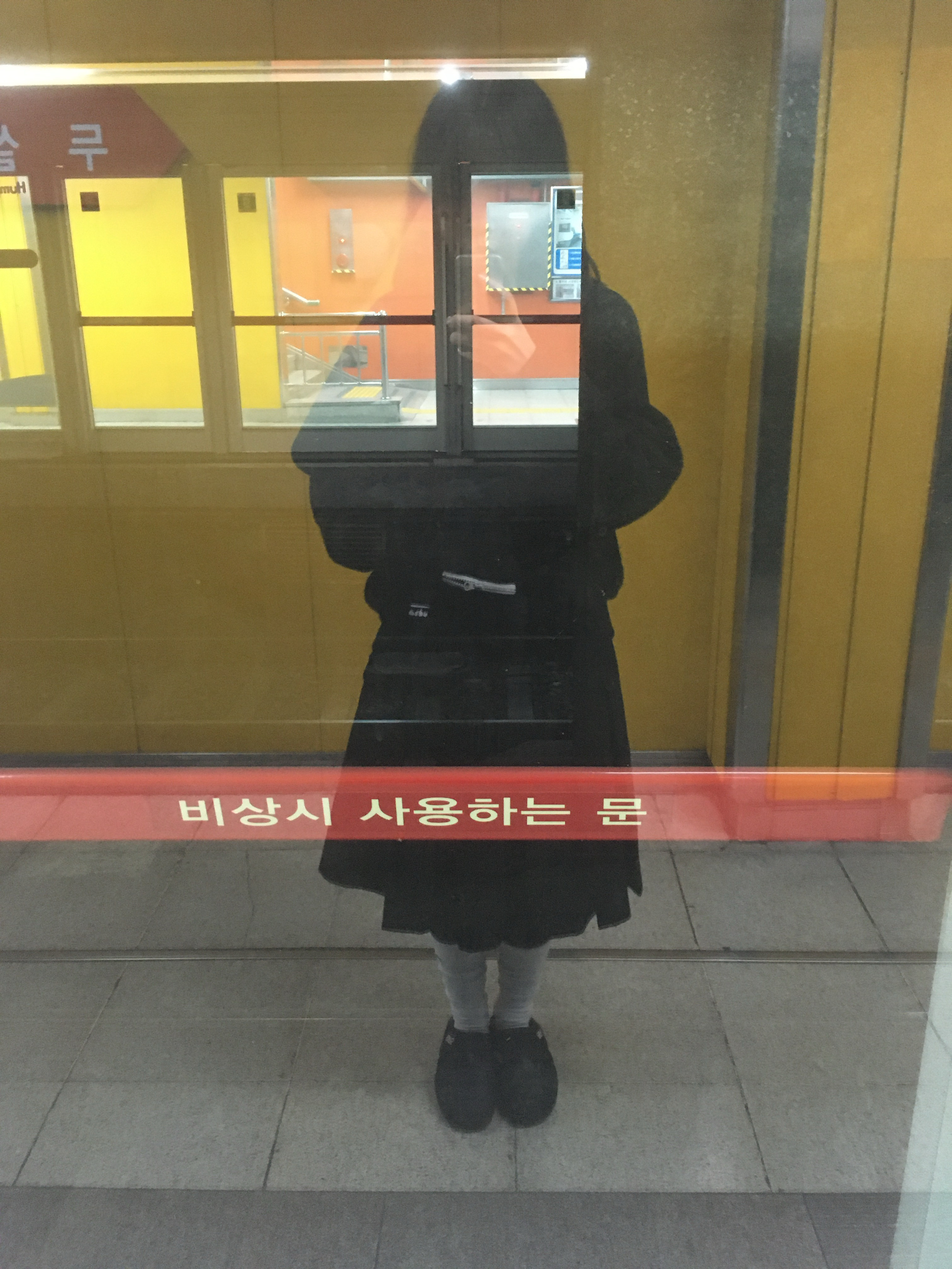 Subu Permanent F-Line Black, NewJeans Supernatural NJ x Murakami Drawstring Bag Ver. 착용 스타일 - 3