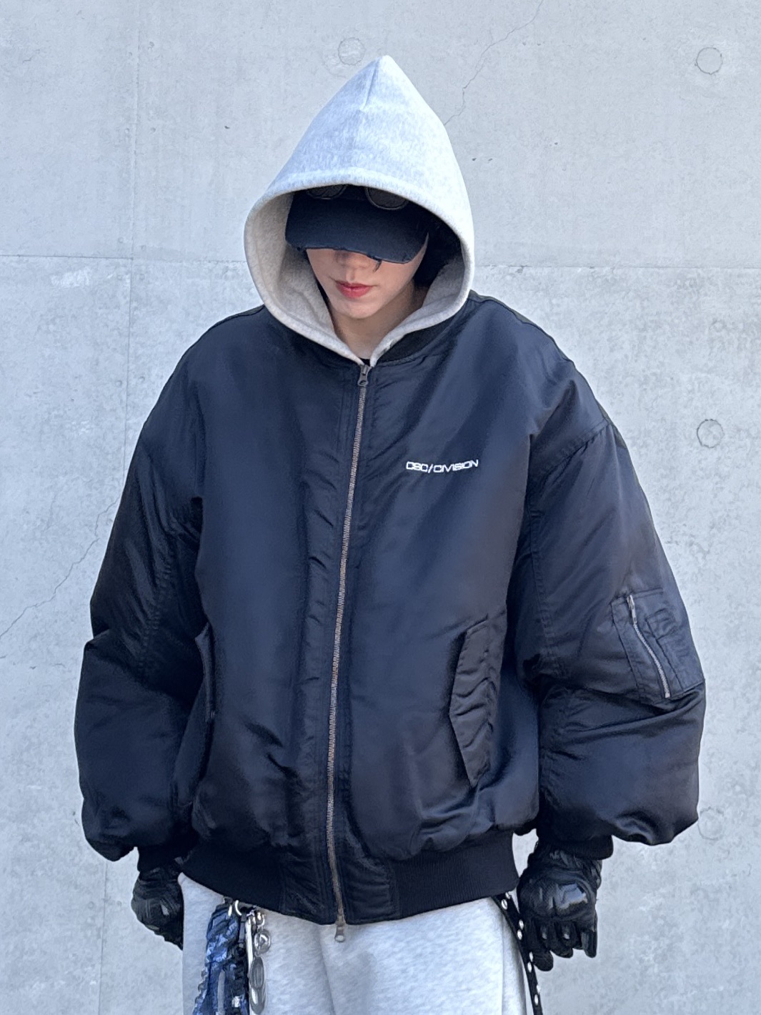 Civision by CSC Progressive Bomber Jacket Black, MJD X KOIN SEOUL Wide Cargo Sweat Pants 착용 스타일 - 5