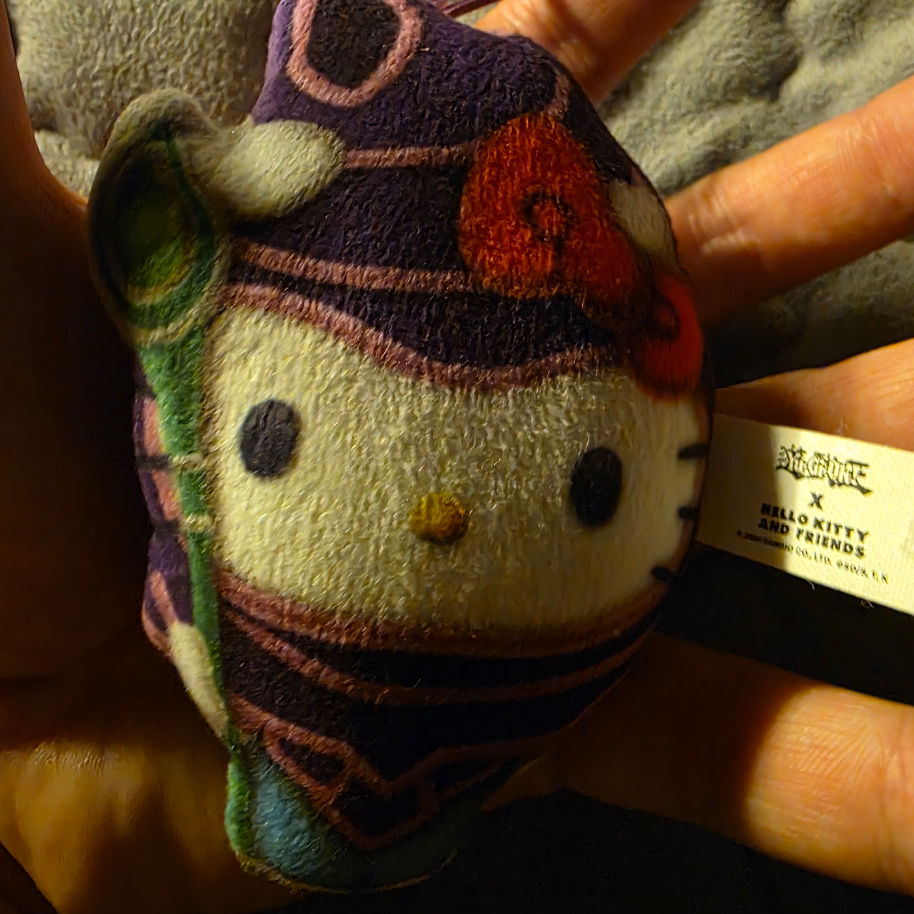 Sanrio x McDonald's x Yu-Gi-Oh Hello Kitty Black Magician 착용 스타일