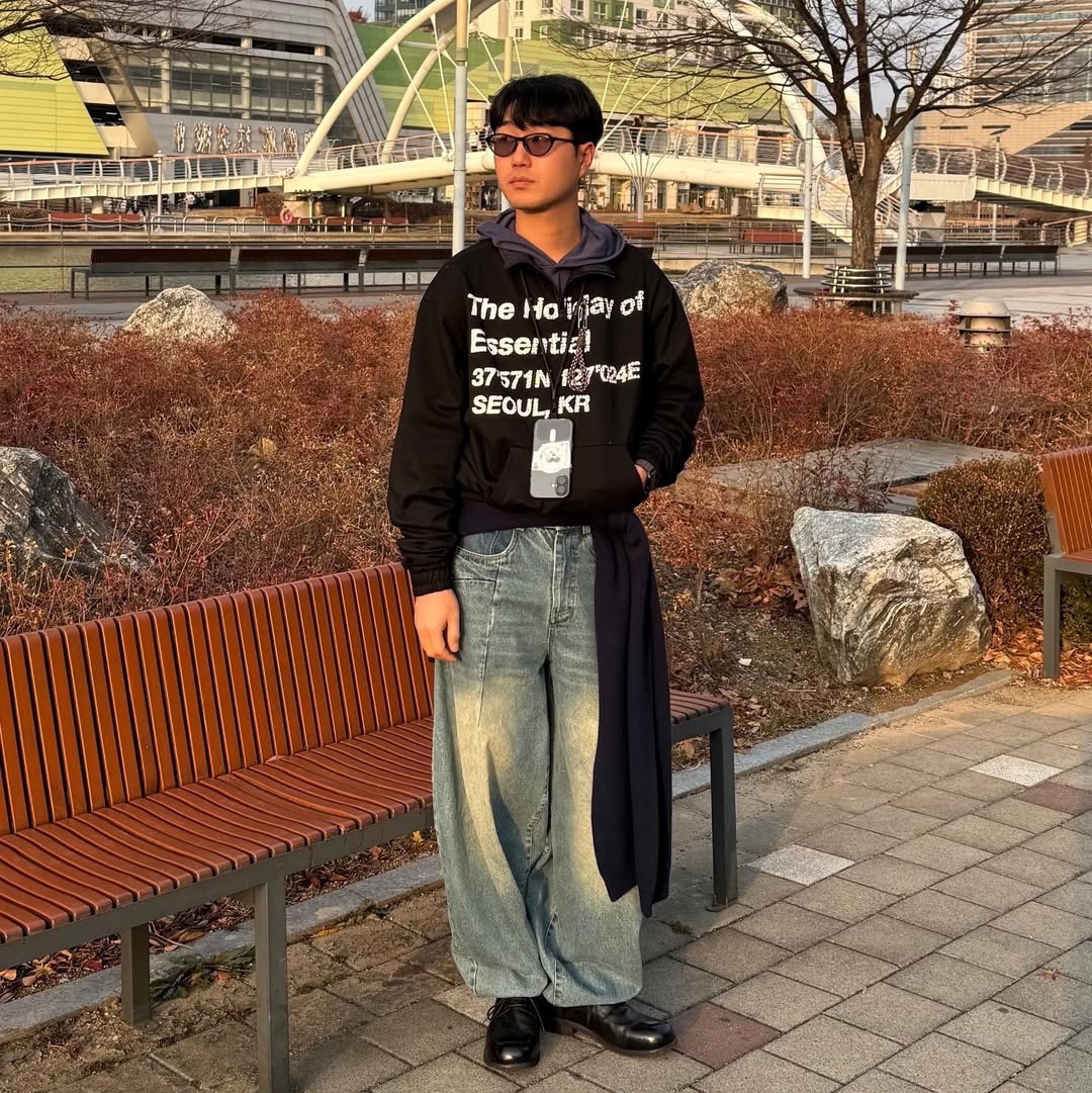 Express Holiday Holiday Essential Half Zip Up Black, Express Holiday Holiday Essential Half Zip-Up Melange White 착용 스타일 - 1