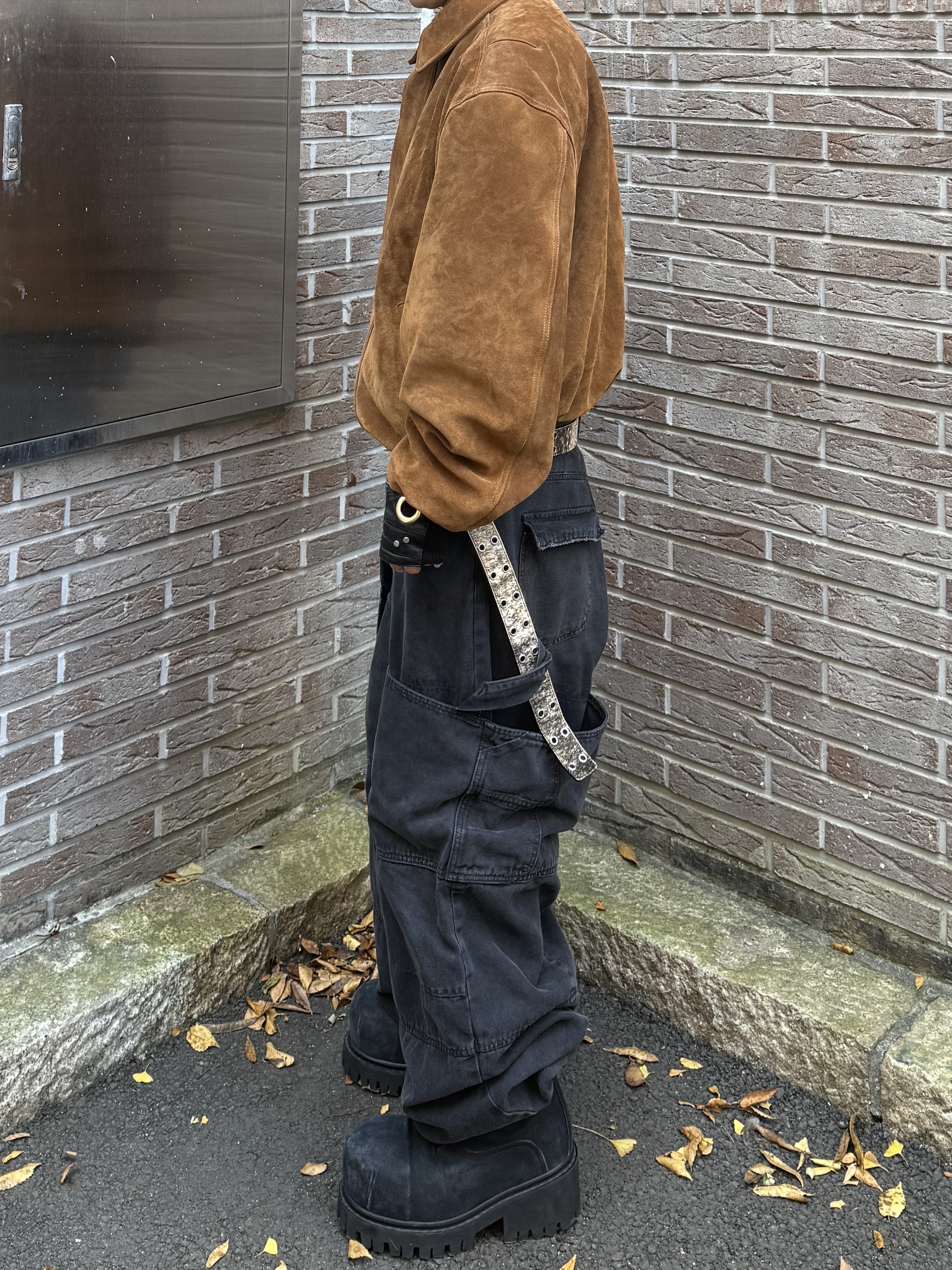 MJD x Kamien Double Hole Belt Oak Brown, Balenciaga Stomper Bootie Black 착용 스타일 - 4