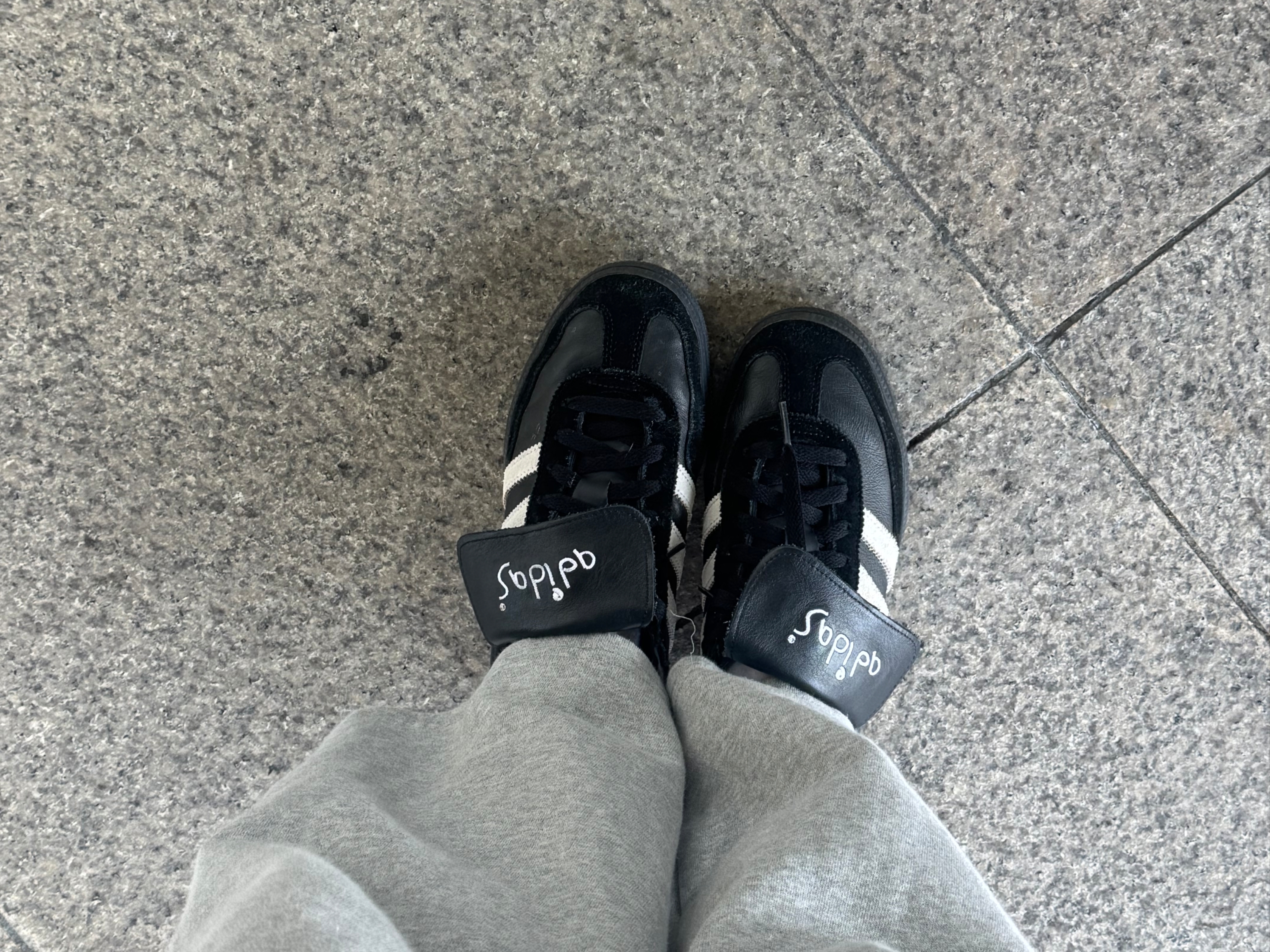 Adidas Spezial Handball Core Black Cloud White 착용 스타일