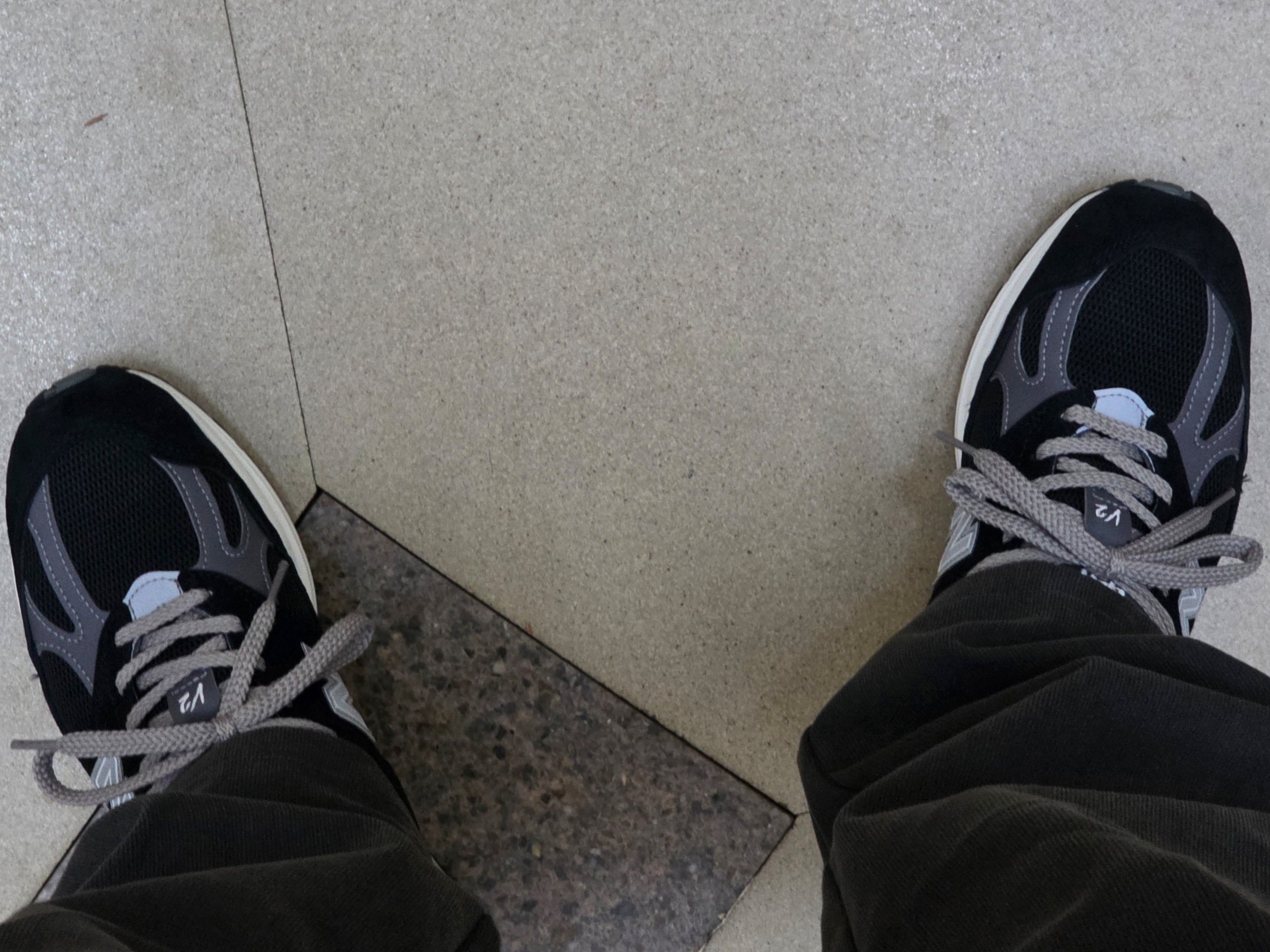 New Balance 991v2 Made in UK Black 착용 스타일 - 1