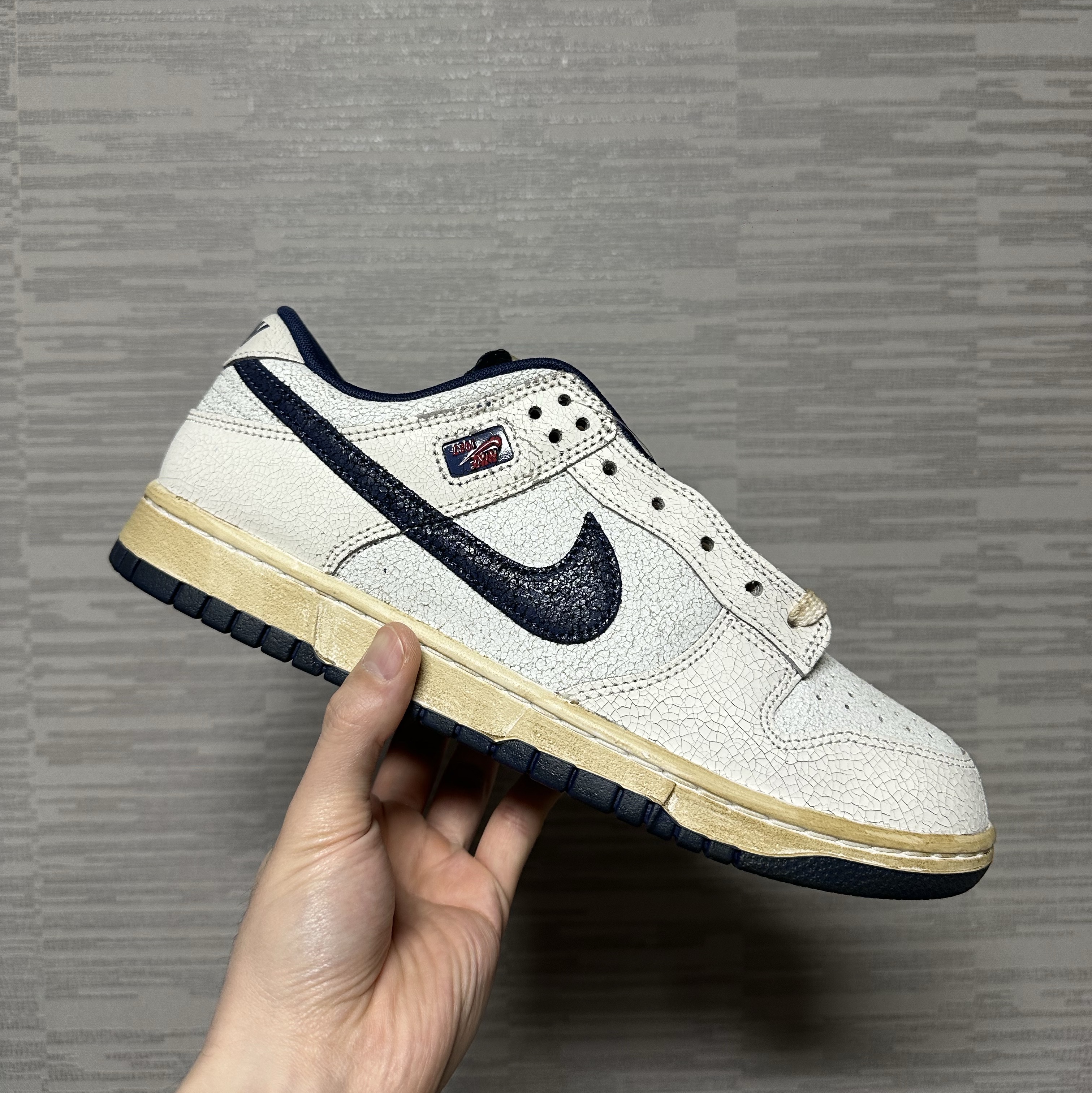 Nike x Stranger Things Dunk Low Phantom and Midnight Navy 착용 스타일