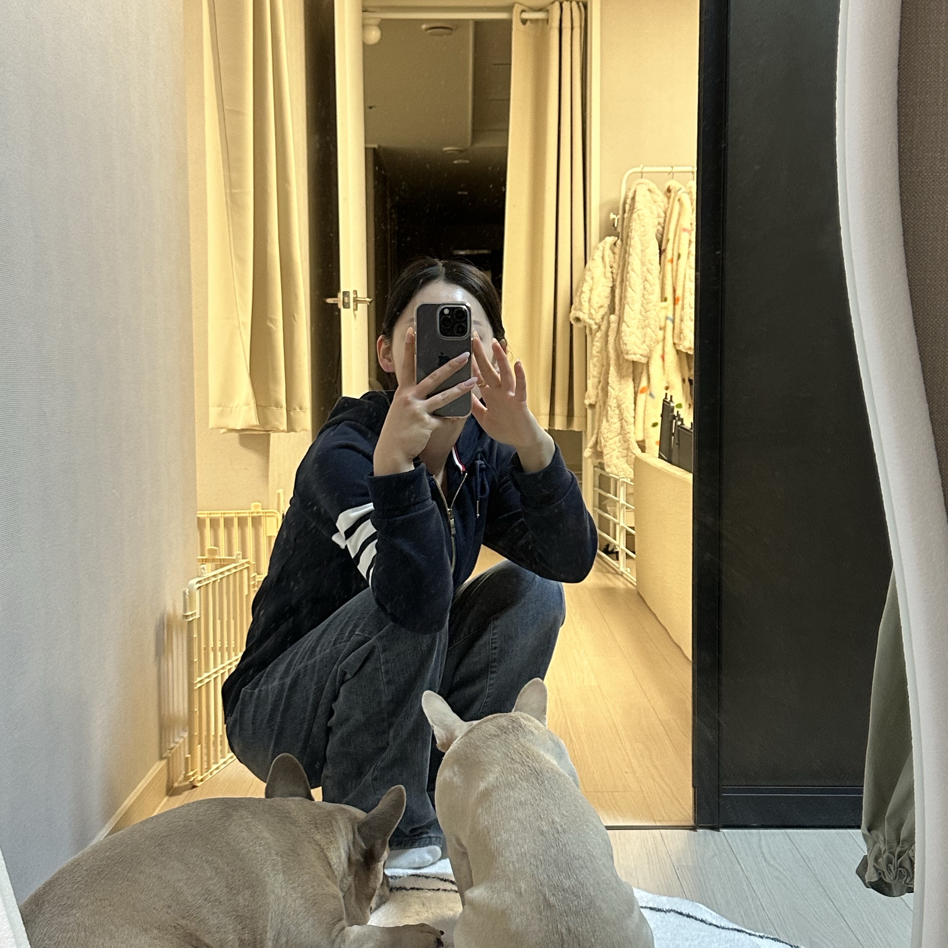 Thom Browne Engineered 4-Bar Zip Hoodie Navy 착용 스타일 - 1
