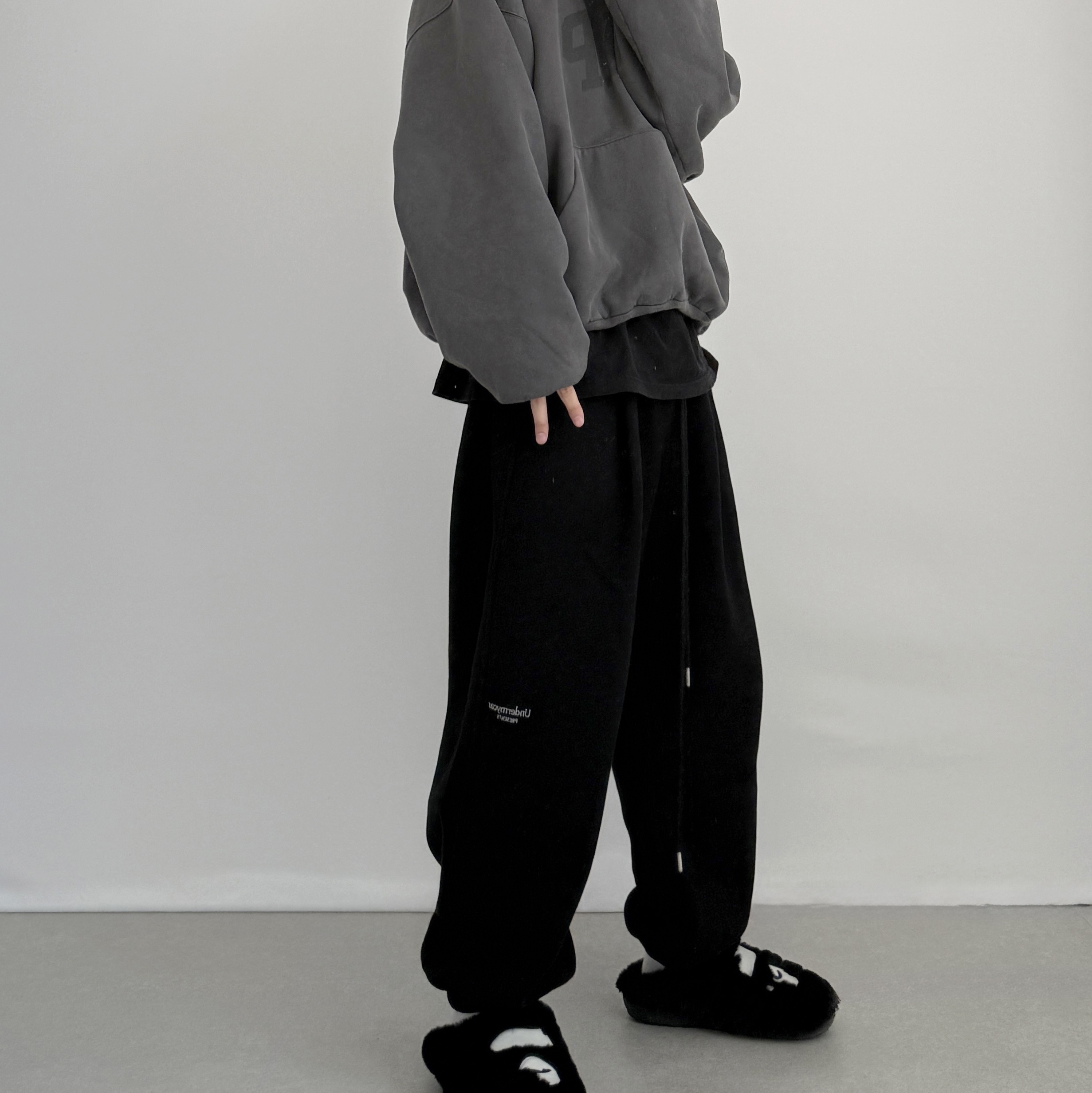 Subu x BAPE Ape Head Puffer Sandals Black, Undermycar Mu.03 Anti Fxxking Logo Play Oversized Sweat Jogger Black 착용 스타일