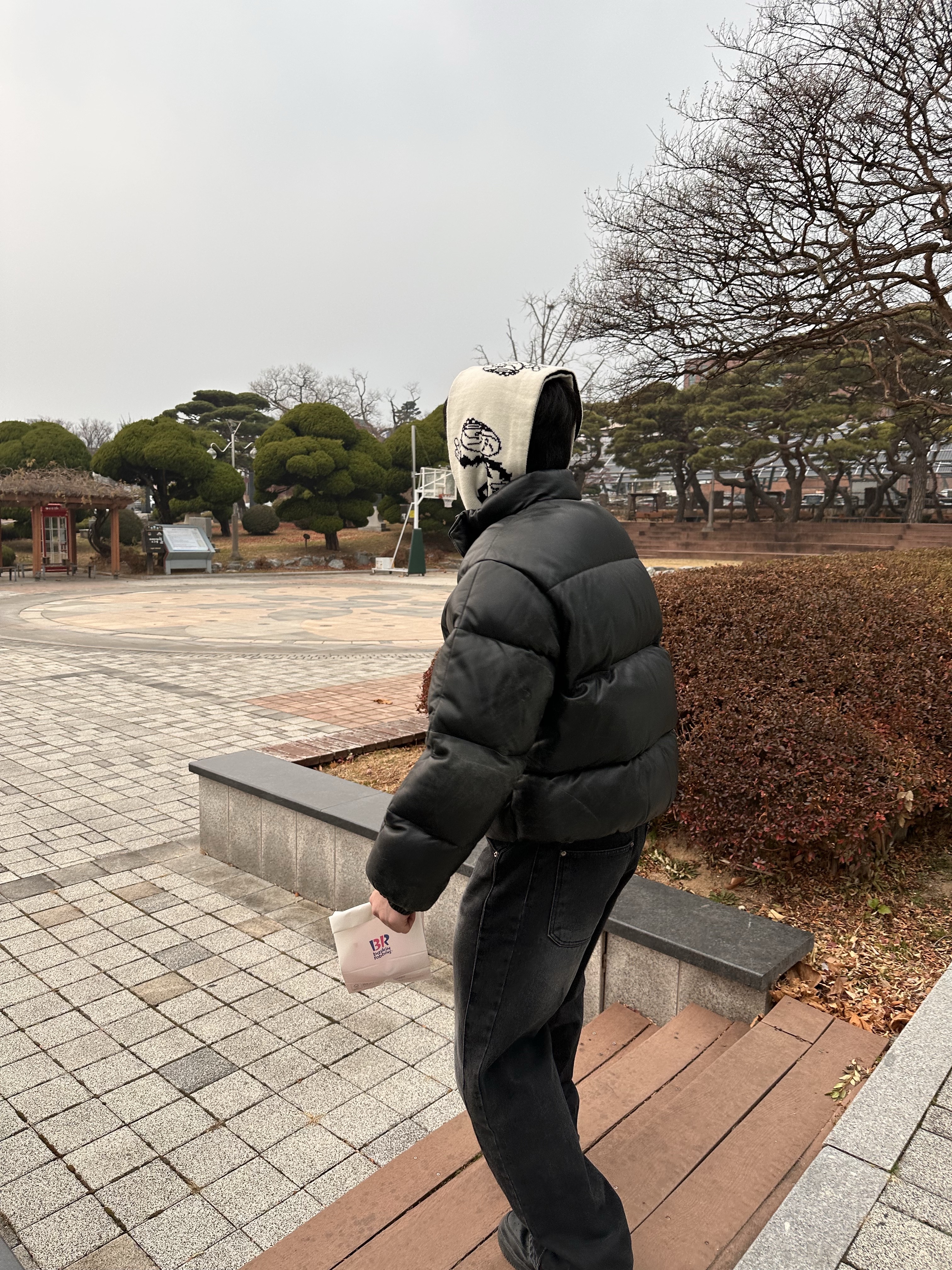 Peaches Peaches Brakeman Muffler, Nike Air Force 1 '07 Low Triple Black 착용 스타일 - 2