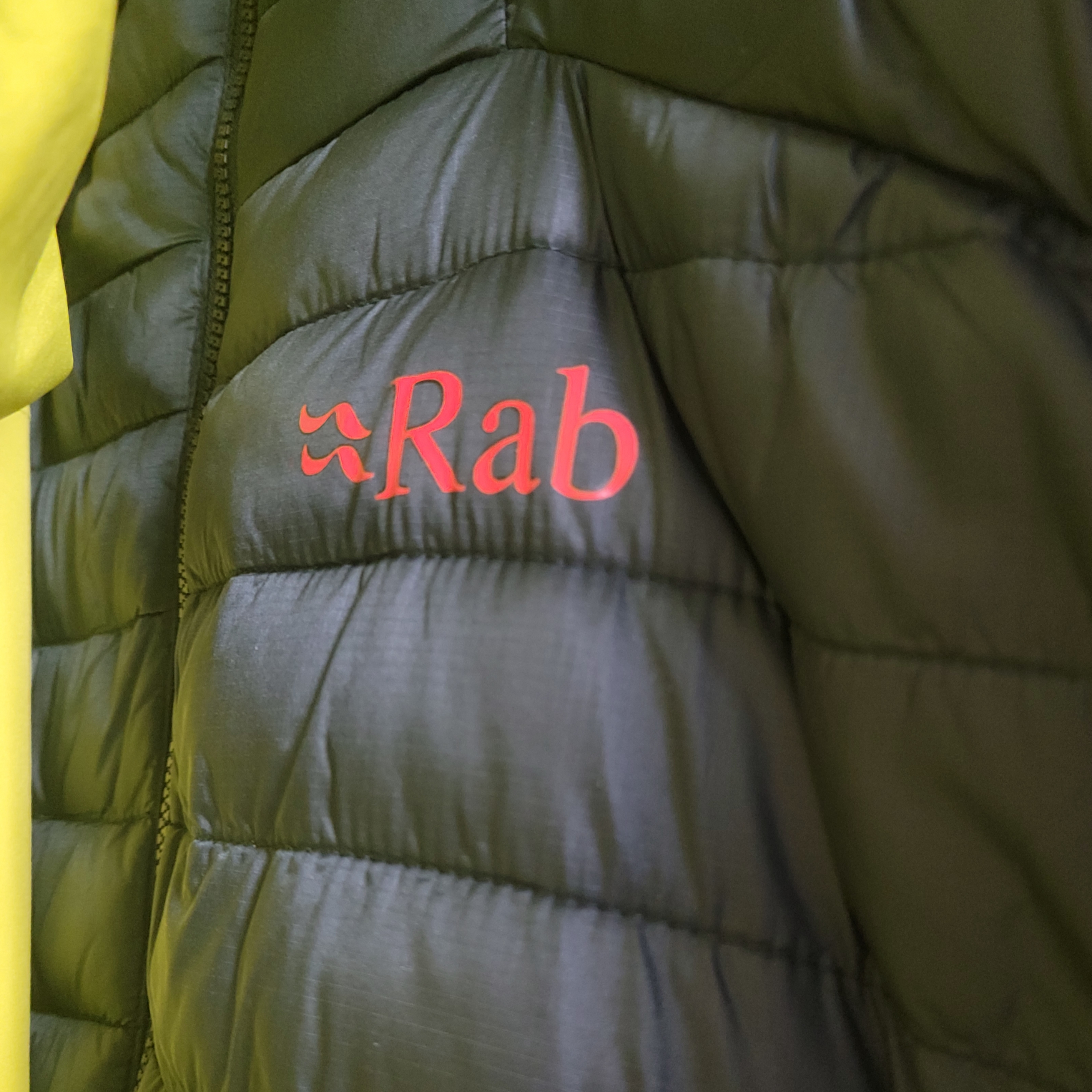 Rab Microlight Alpine Jacket Graphene 착용 스타일