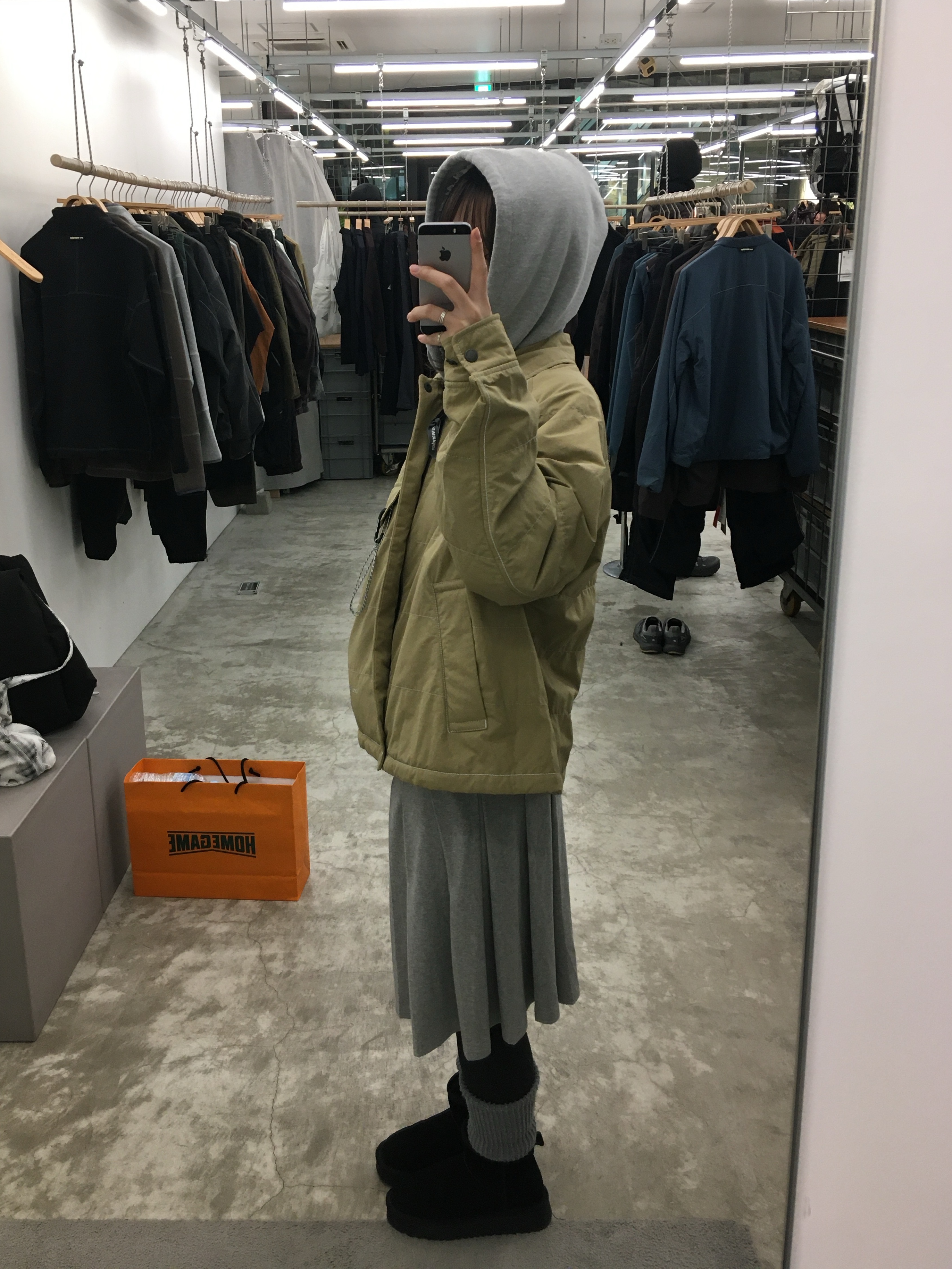 (W) UGG Classic Mini II Boots Black 착용 스타일