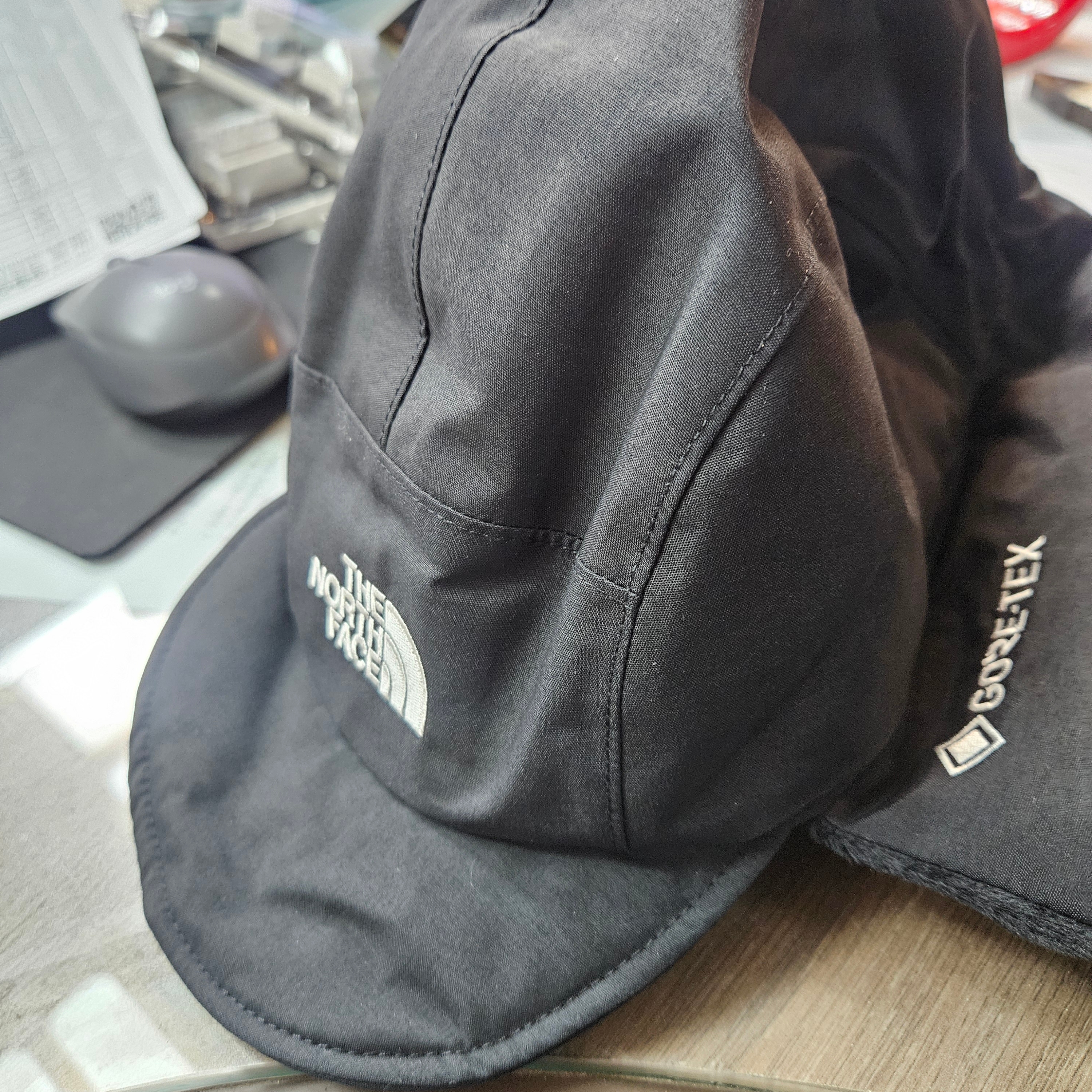 The North Face Gore-Tex Earmuff Cap Black 착용 스타일 - 1