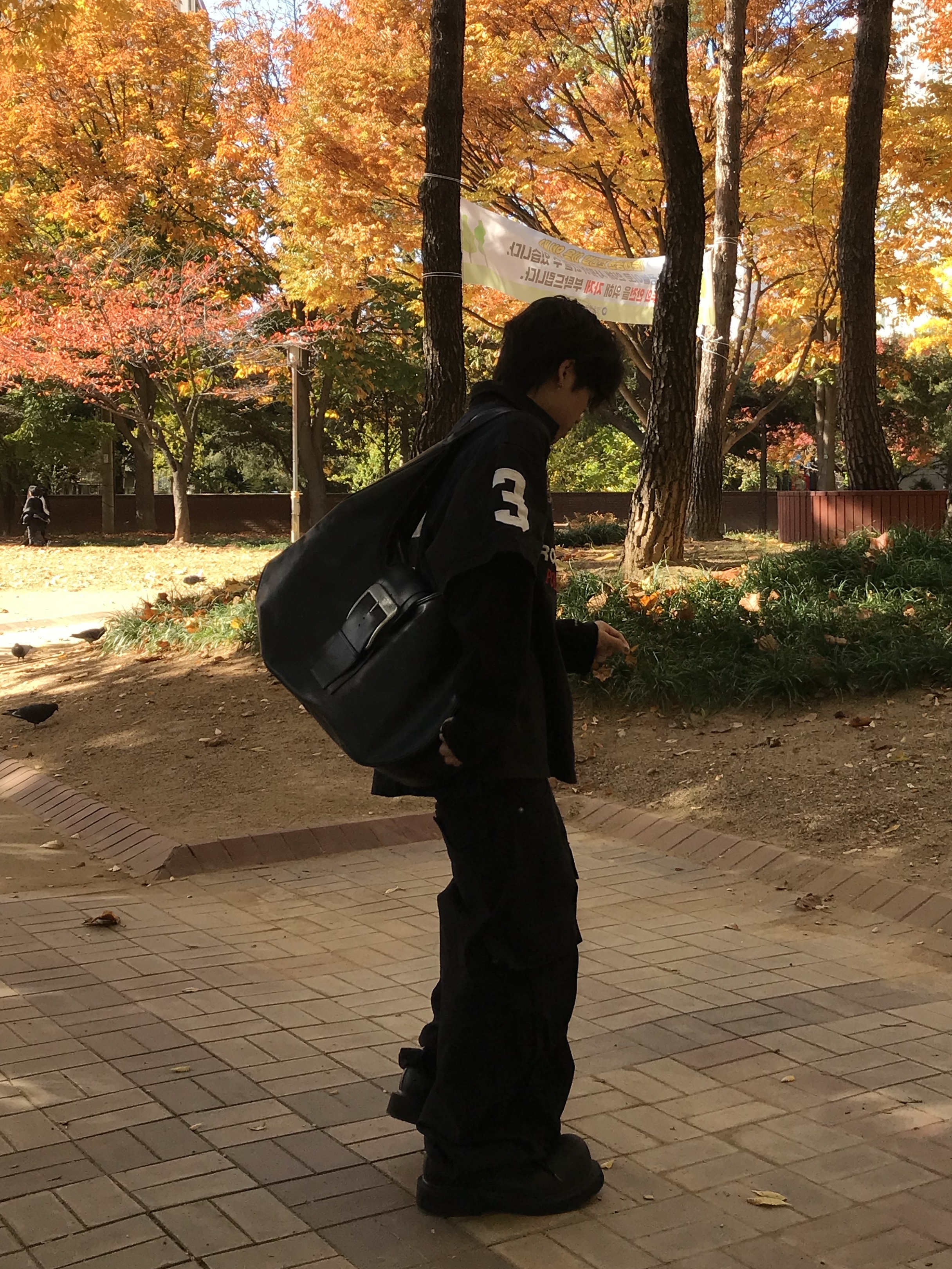 Project G/R Mega Buckle Hobo Bag Black, Project G/R Polo Parody Shirts Black 착용 스타일 - 2