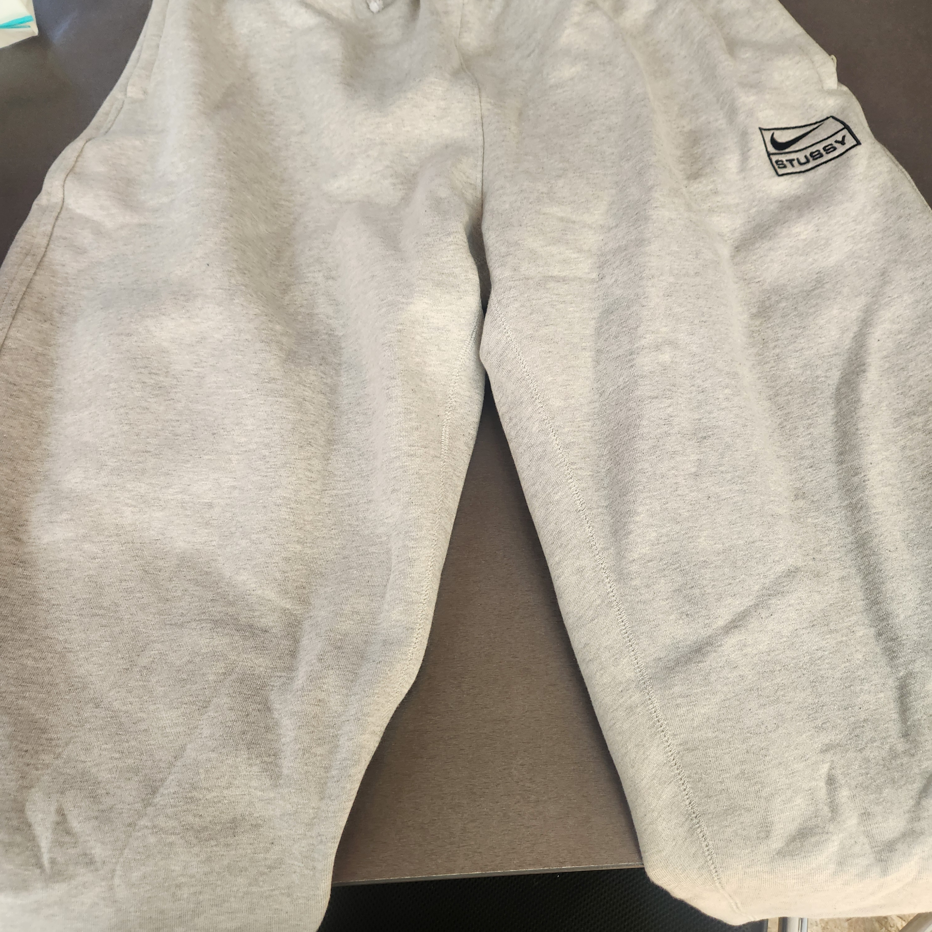 Nike x Stussy Fleece Pants Grey Heather (FN5231-050) 착용 스타일