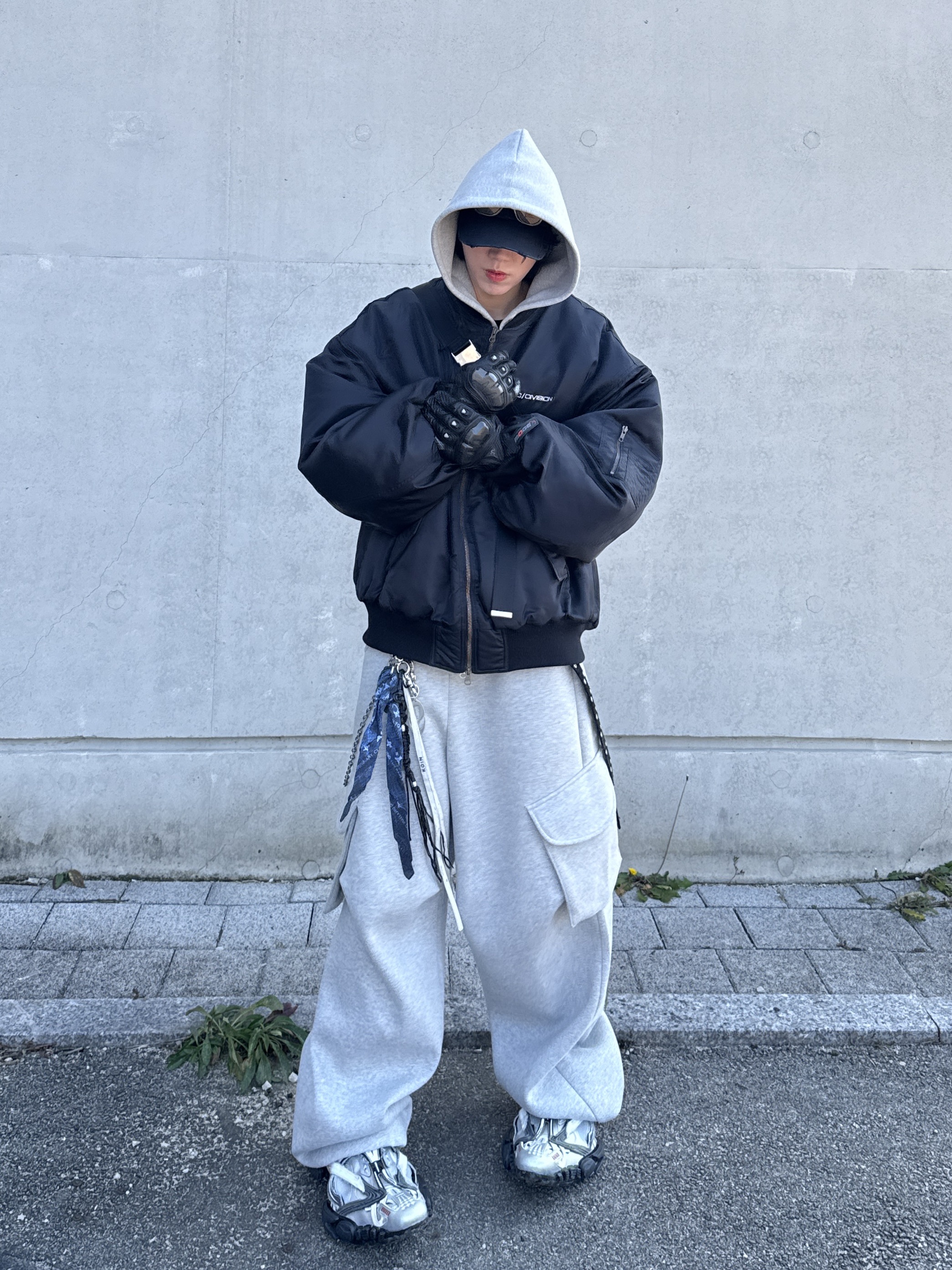Civision by CSC Progressive Bomber Jacket Black, MJD X KOIN SEOUL Wide Cargo Sweat Pants 착용 스타일 - 4