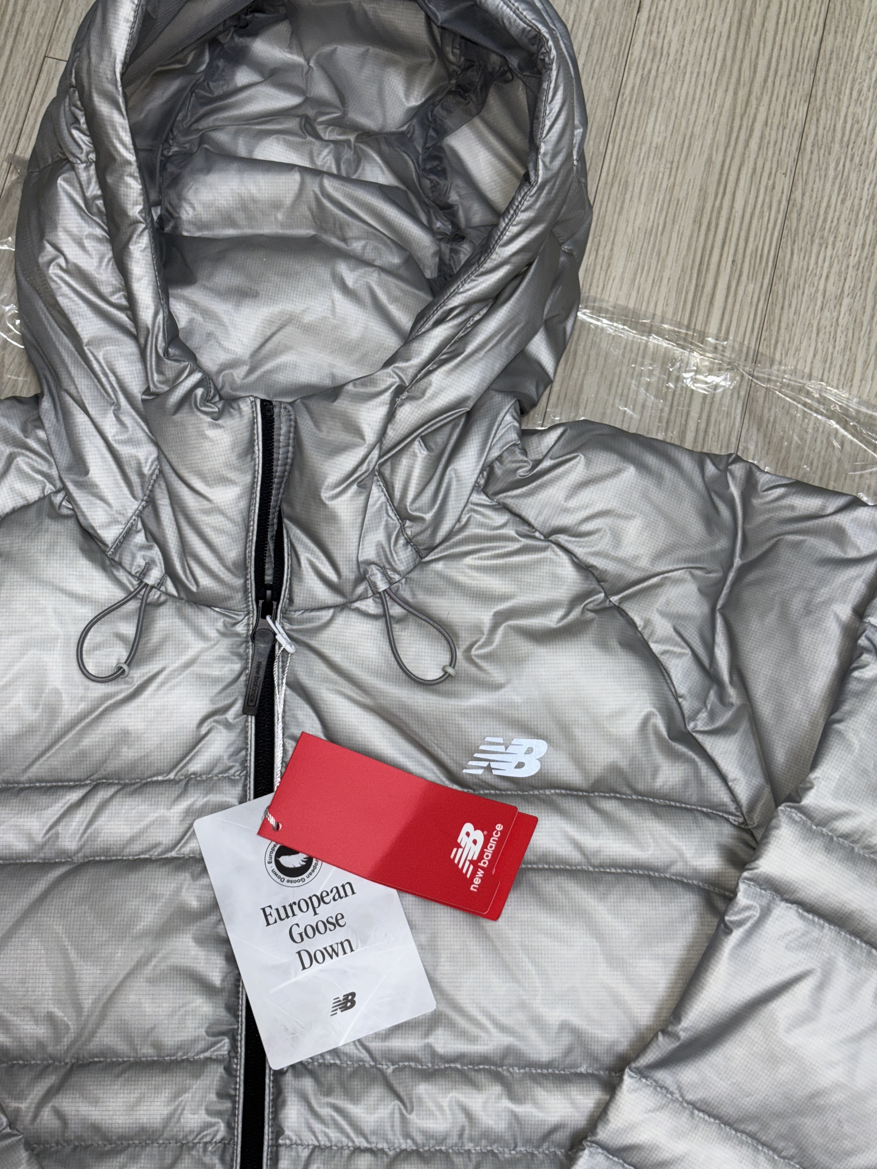 New Balance Flying 77 Superlight Hooded Goose Down Jacket Light Gray 착용 스타일