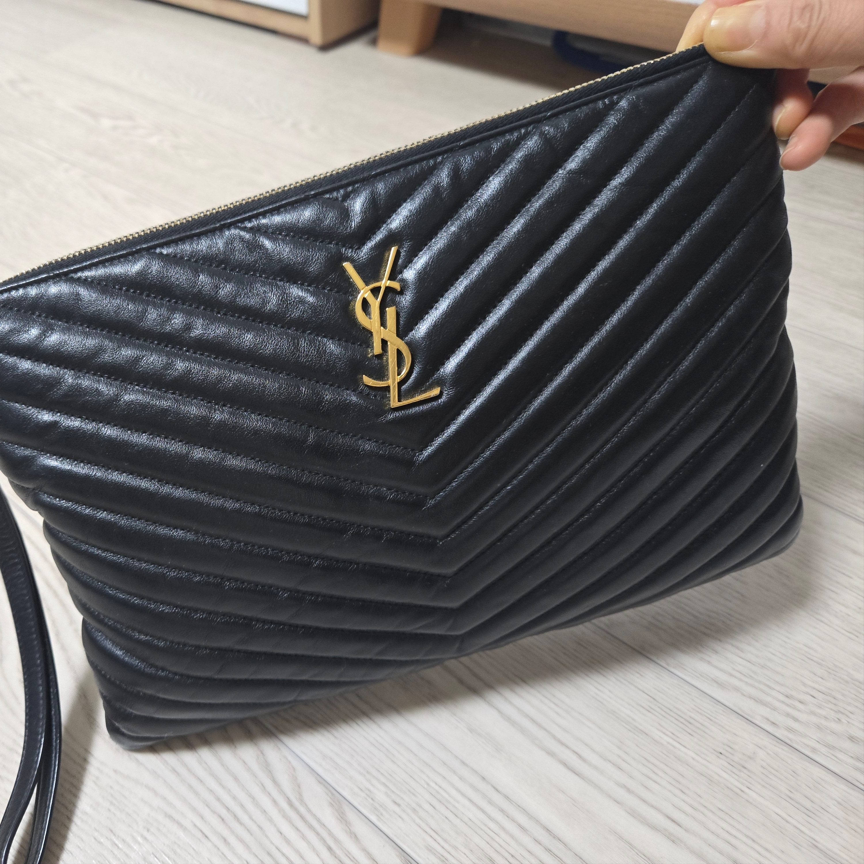 Saint Laurent Gold Monogram A5 Pouch in Matelasse Leather Black 착용 스타일