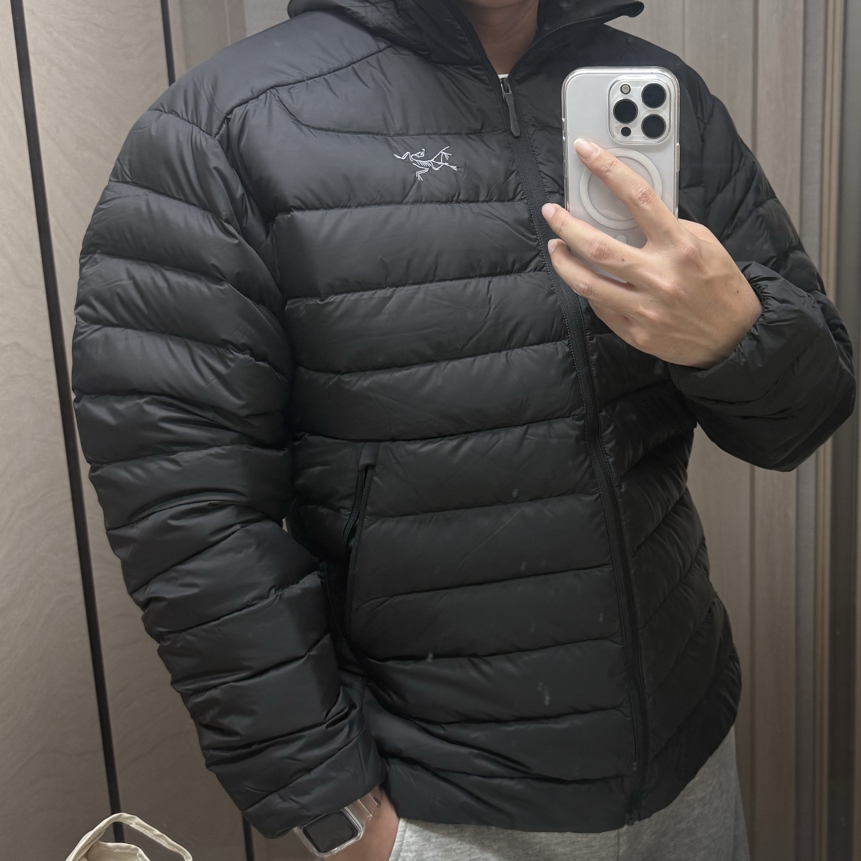 Arc'teryx Cerium Hoody Black 착용 스타일
