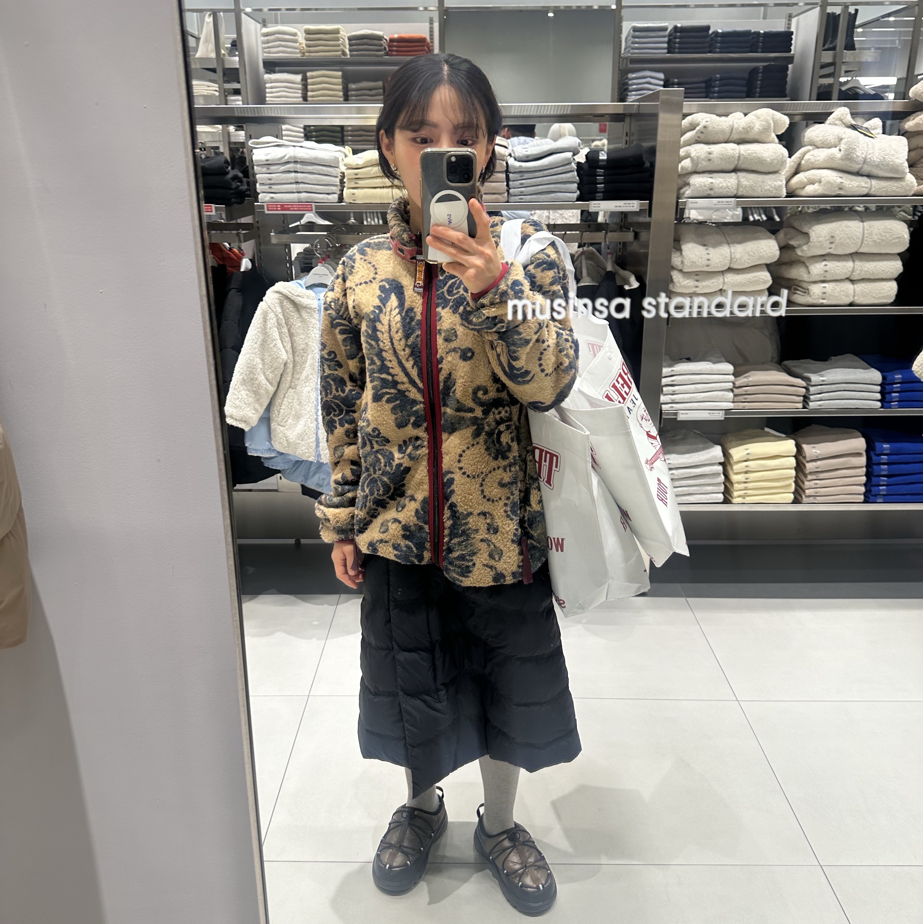 Kapital Damask Pattern Maria Fleece Zip Blouson Beige, The North Face Dome Slip On Black - 25FW 착용 스타일 - 1