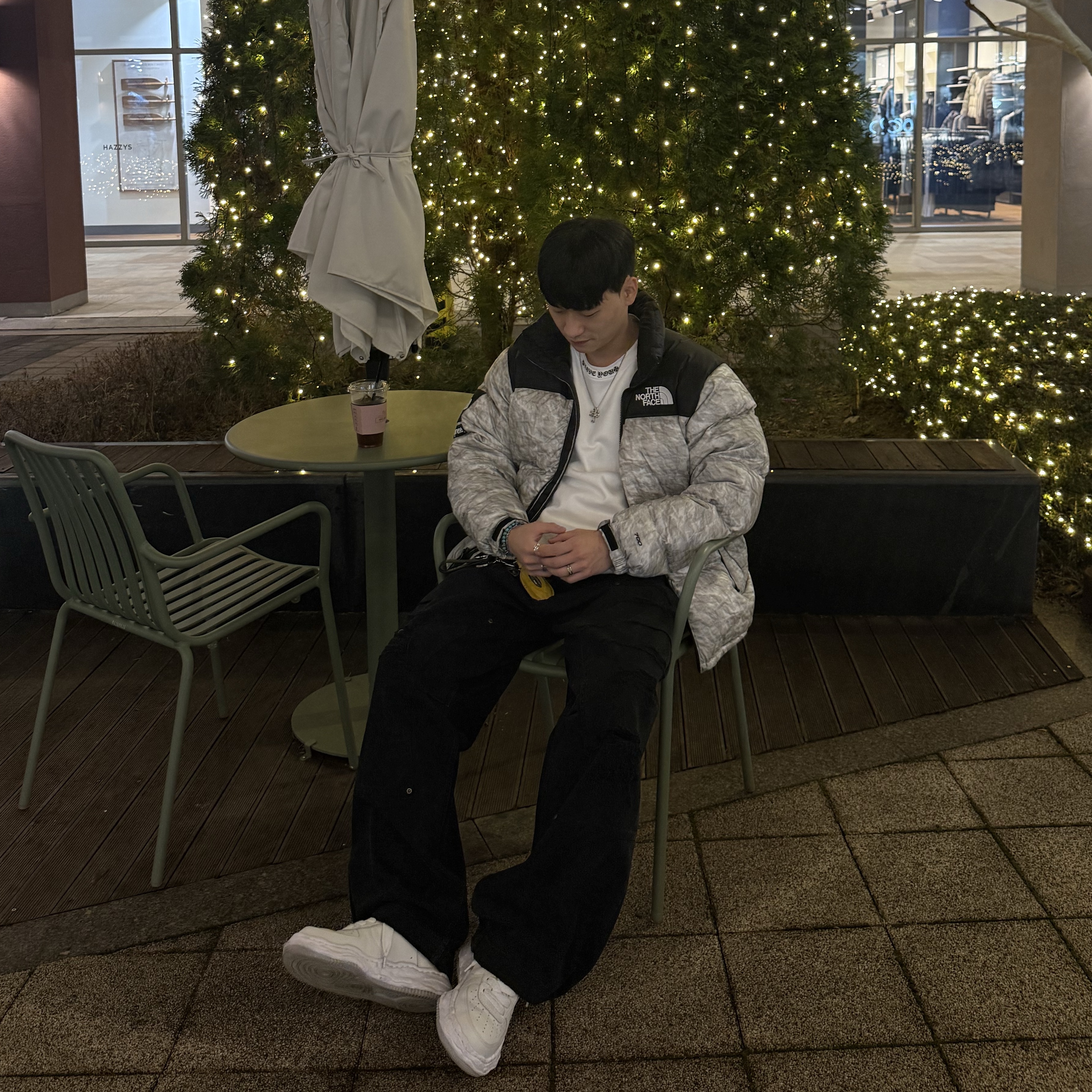Supreme x The North Face Paper Print Nuptse Jacket - 19FW, Chrome Hearts Love You Crewneck Sweatshirt White 착용 스타일 - 1