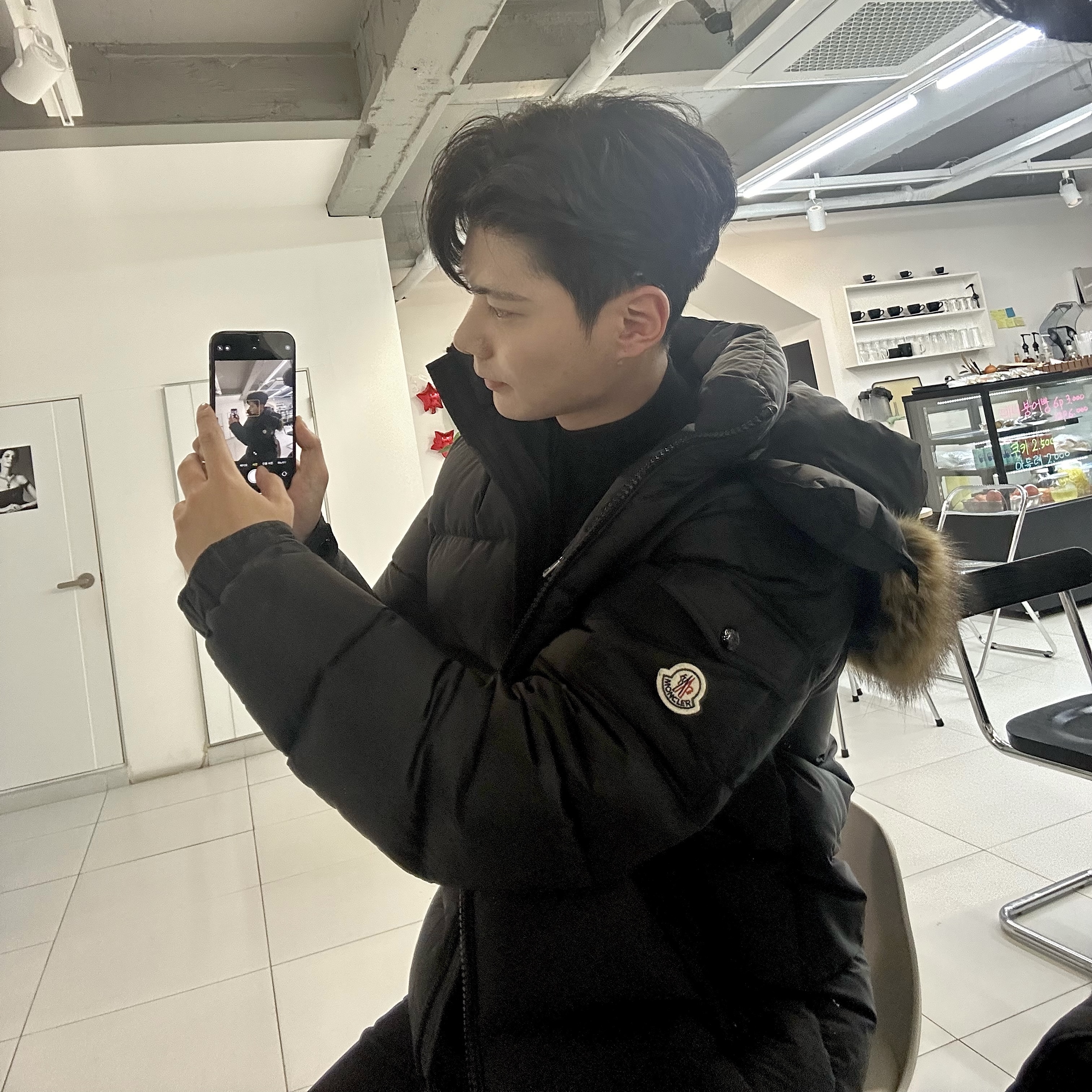 Moncler Mayaf Short Down Jacket Black - 23FW 착용 스타일