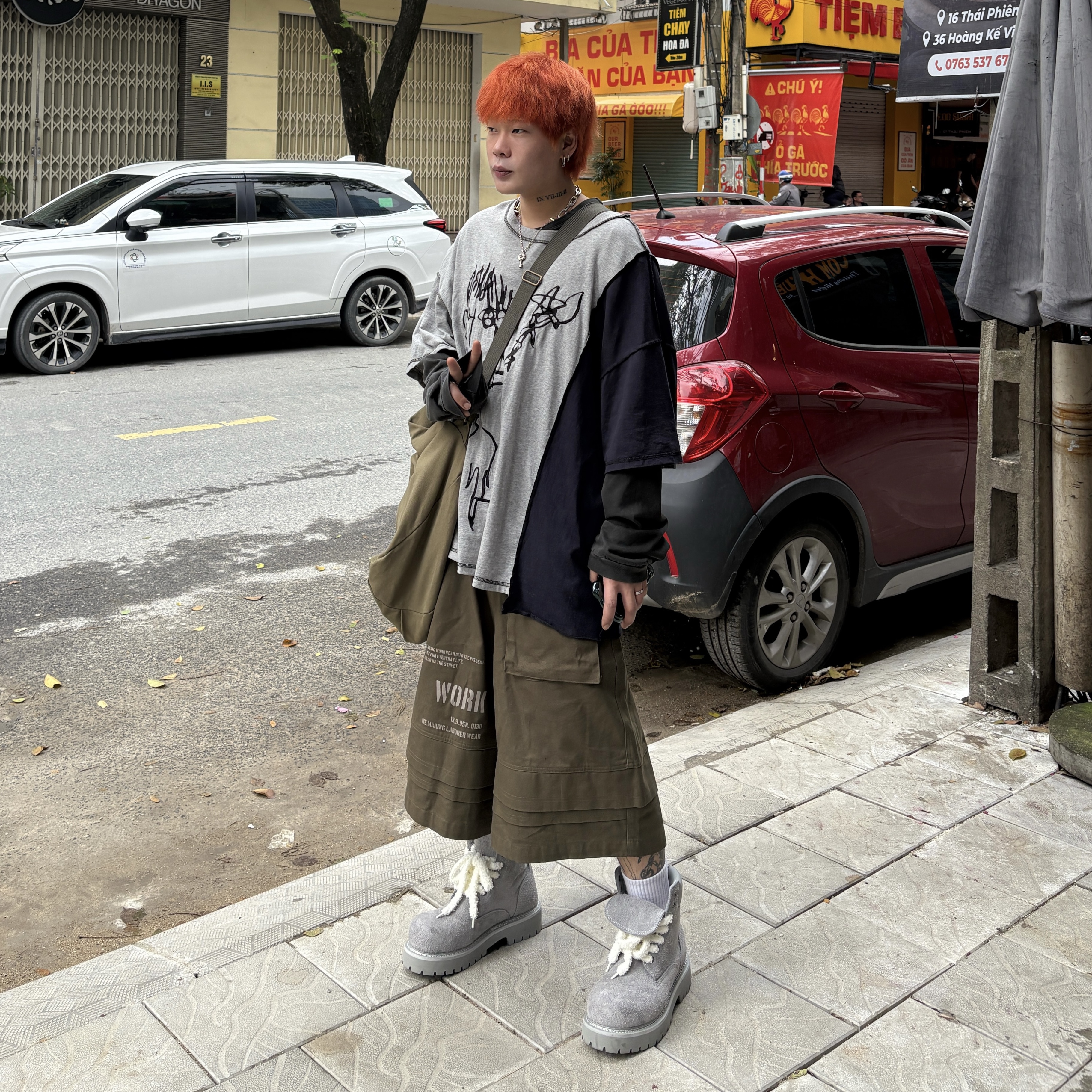 Wapworks Engineered Oxford Bermuda Khaki, LOSTGARDEN x Grailz Route Slate Grey 착용 스타일 - 1