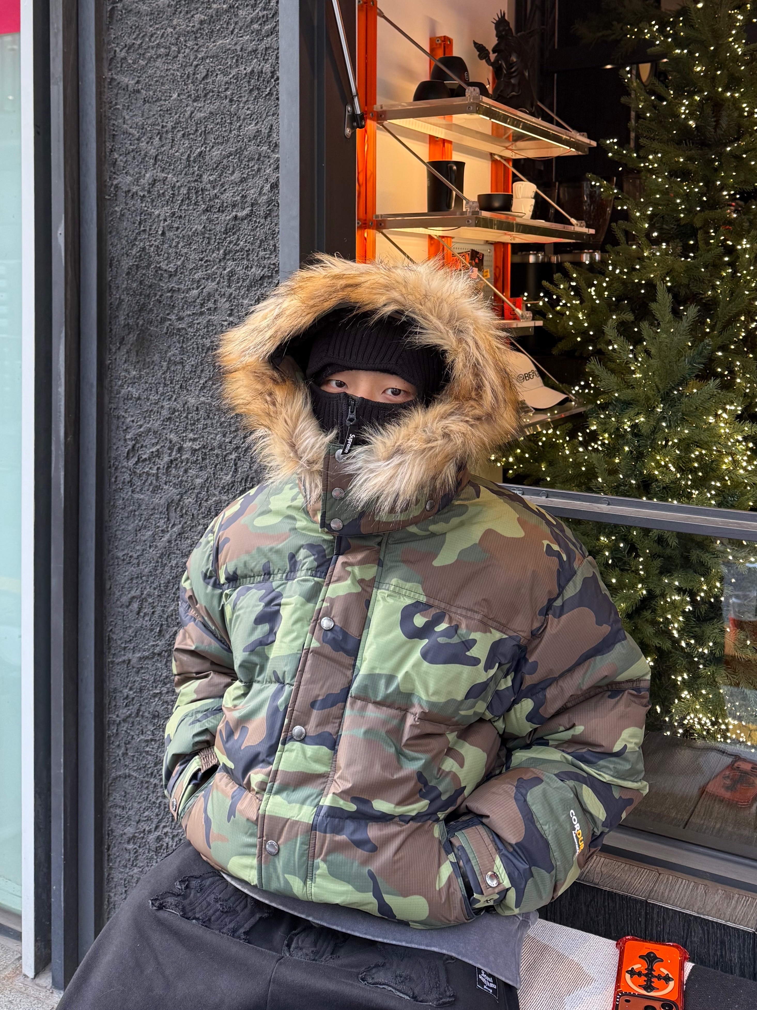 Supreme Facemask 700-Fill Down Puffer Jacket Woodland Camo - 25FW 착용 스타일 - 1