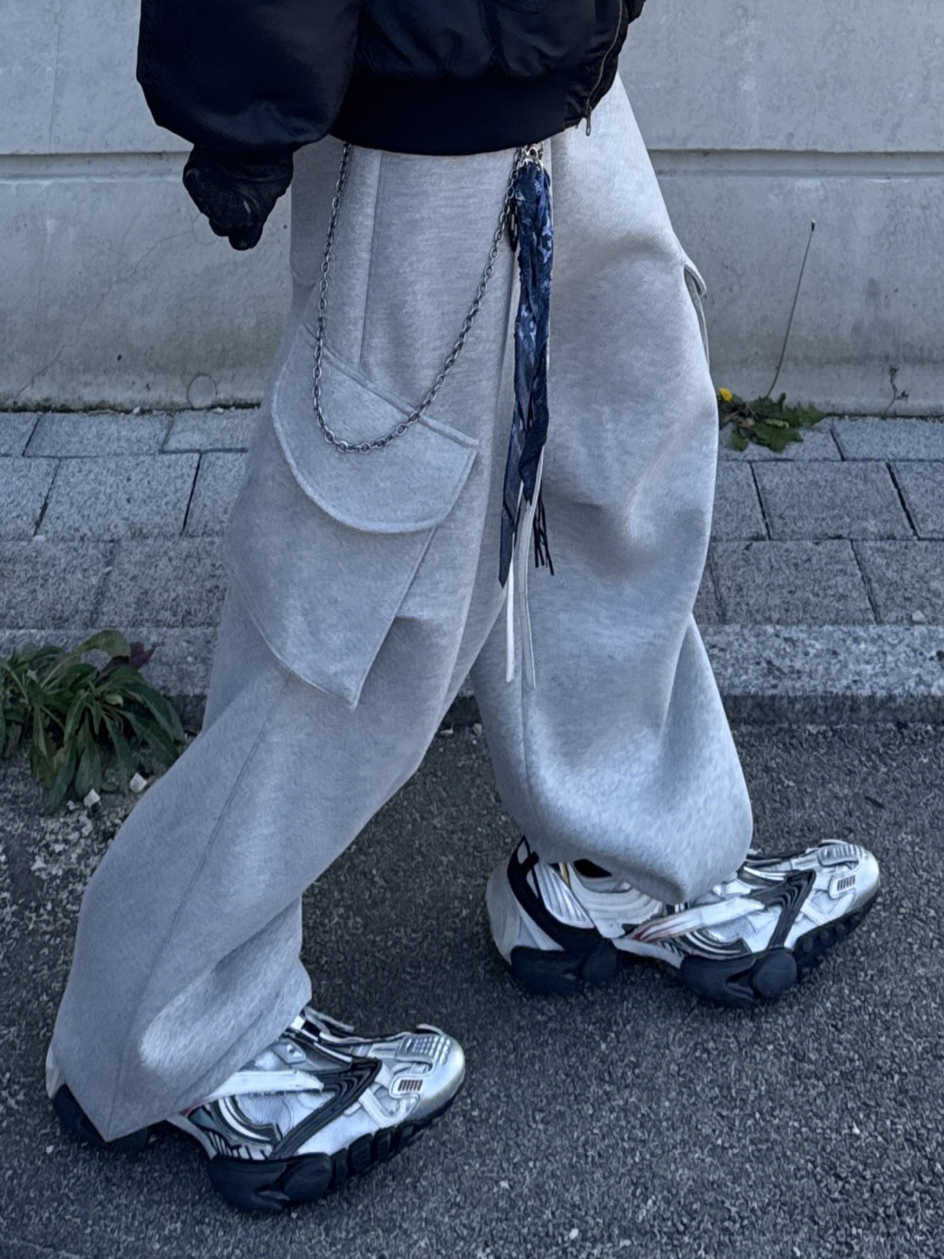 Civision by CSC Progressive Bomber Jacket Black, MJD X KOIN SEOUL Wide Cargo Sweat Pants 착용 스타일 - 3