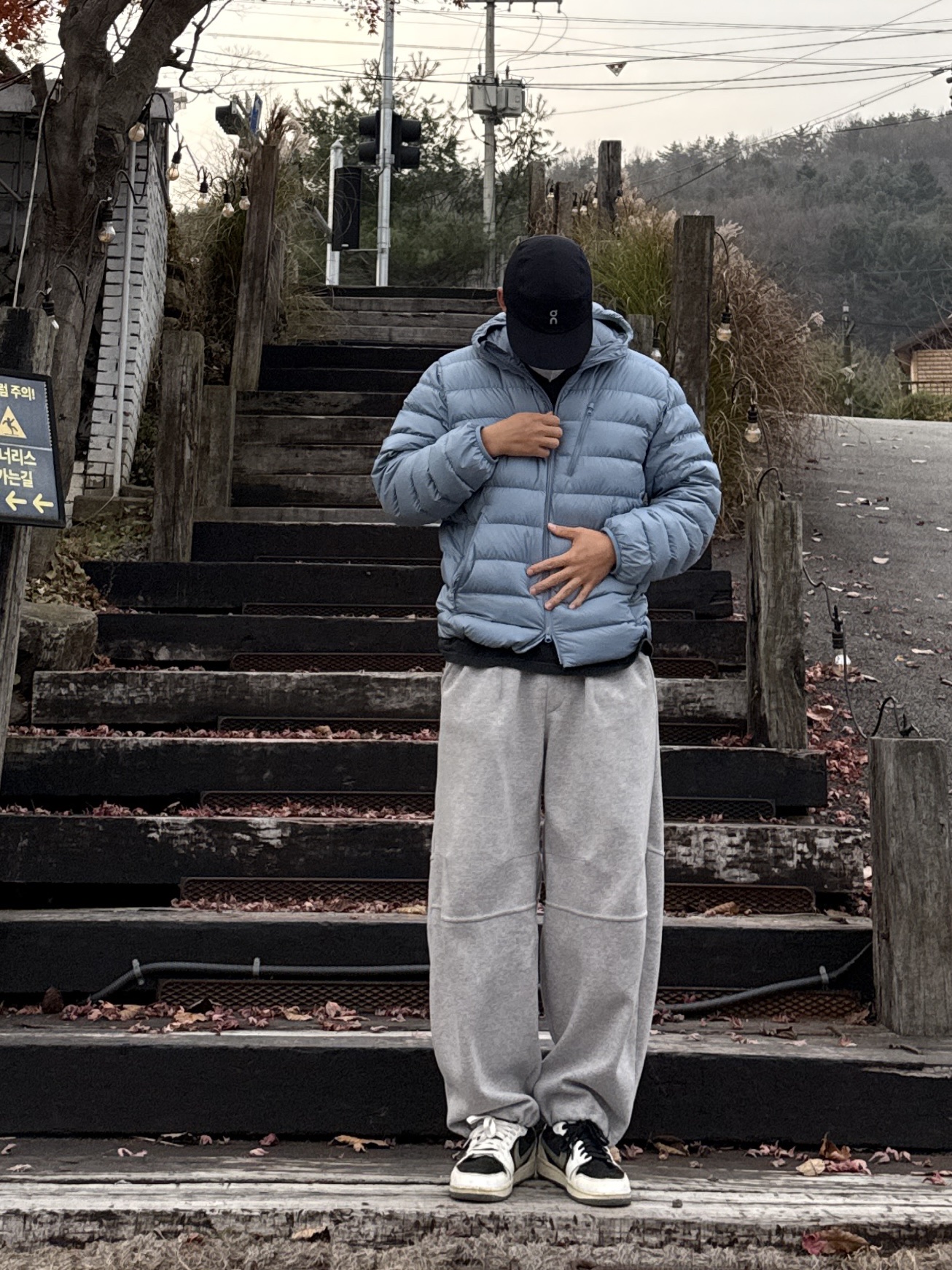 On Running Performance Cap Black, Musinsa Standard City Leisure Hooded Light Down Jacket Cloudy Blue 착용 스타일 - 3