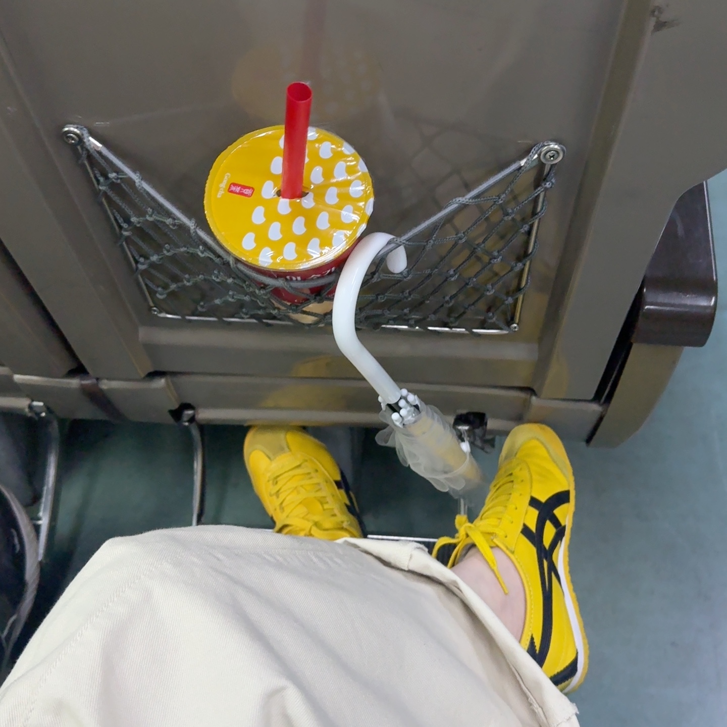 Onitsuka Tiger Mexico 66 Yellow Black 착용 스타일 - 3