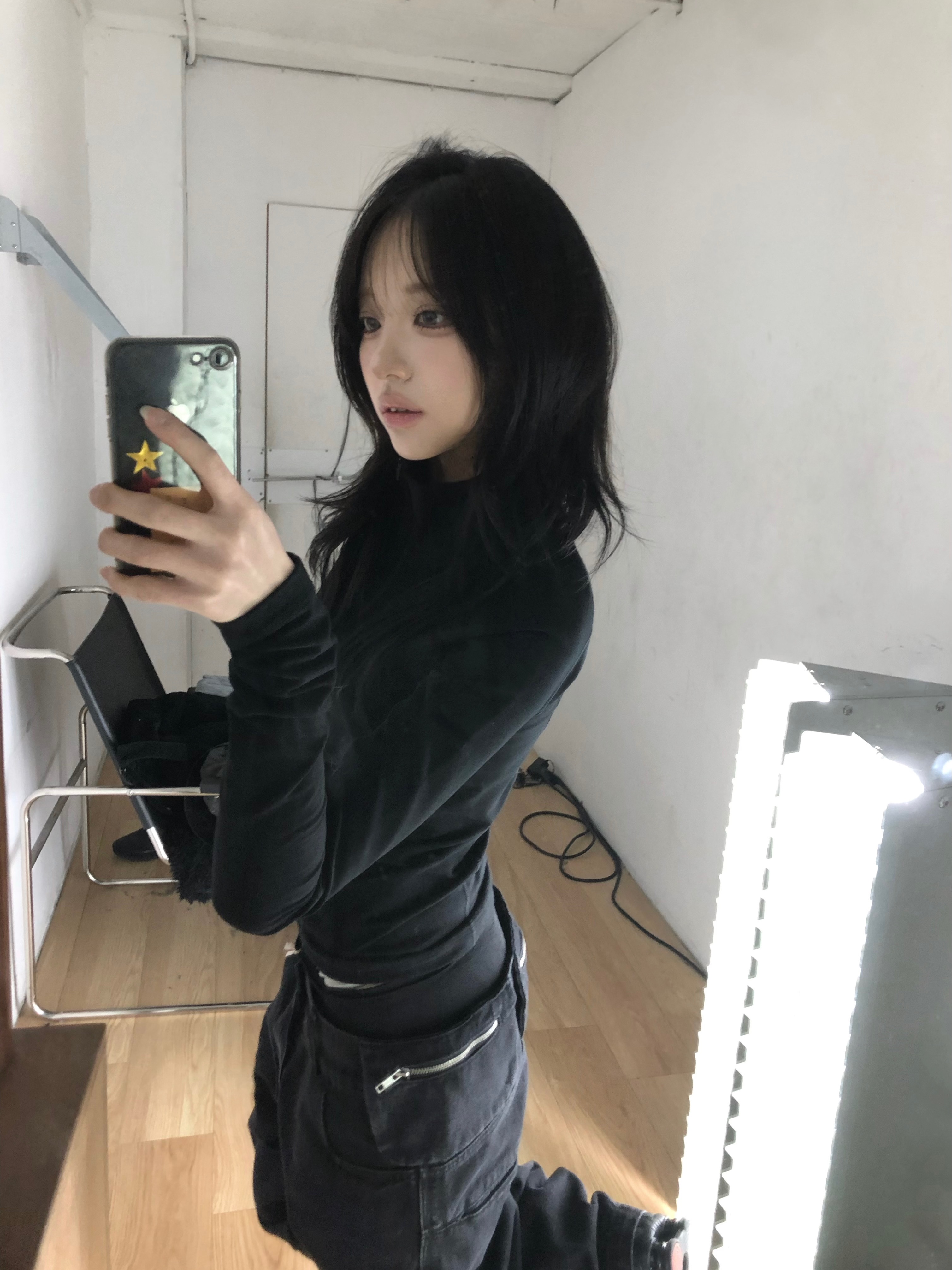 (W) Nike Shox R4 Black 착용 스타일 - 2