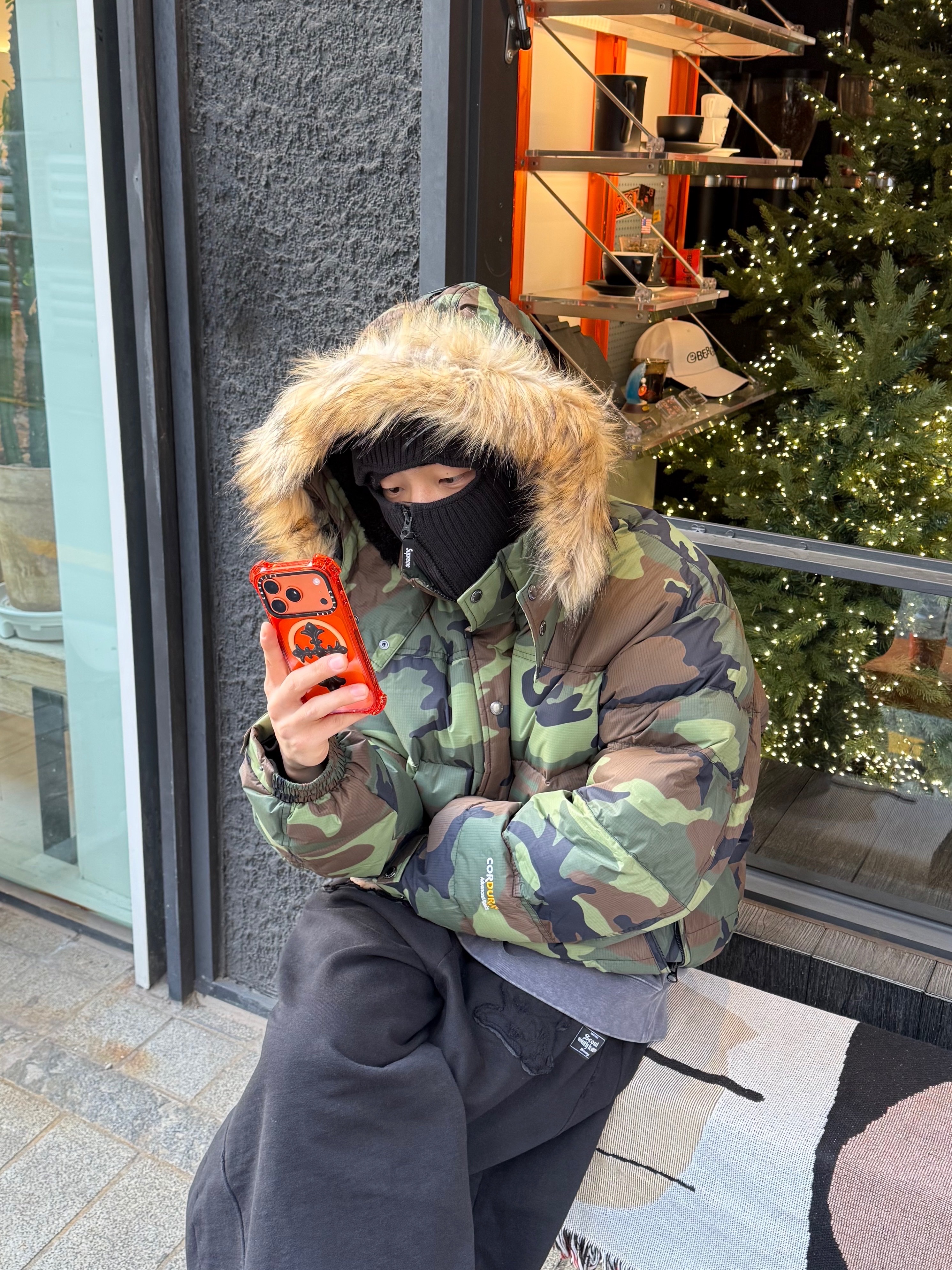 Supreme Facemask 700-Fill Down Puffer Jacket Woodland Camo - 25FW 착용 스타일 - 2