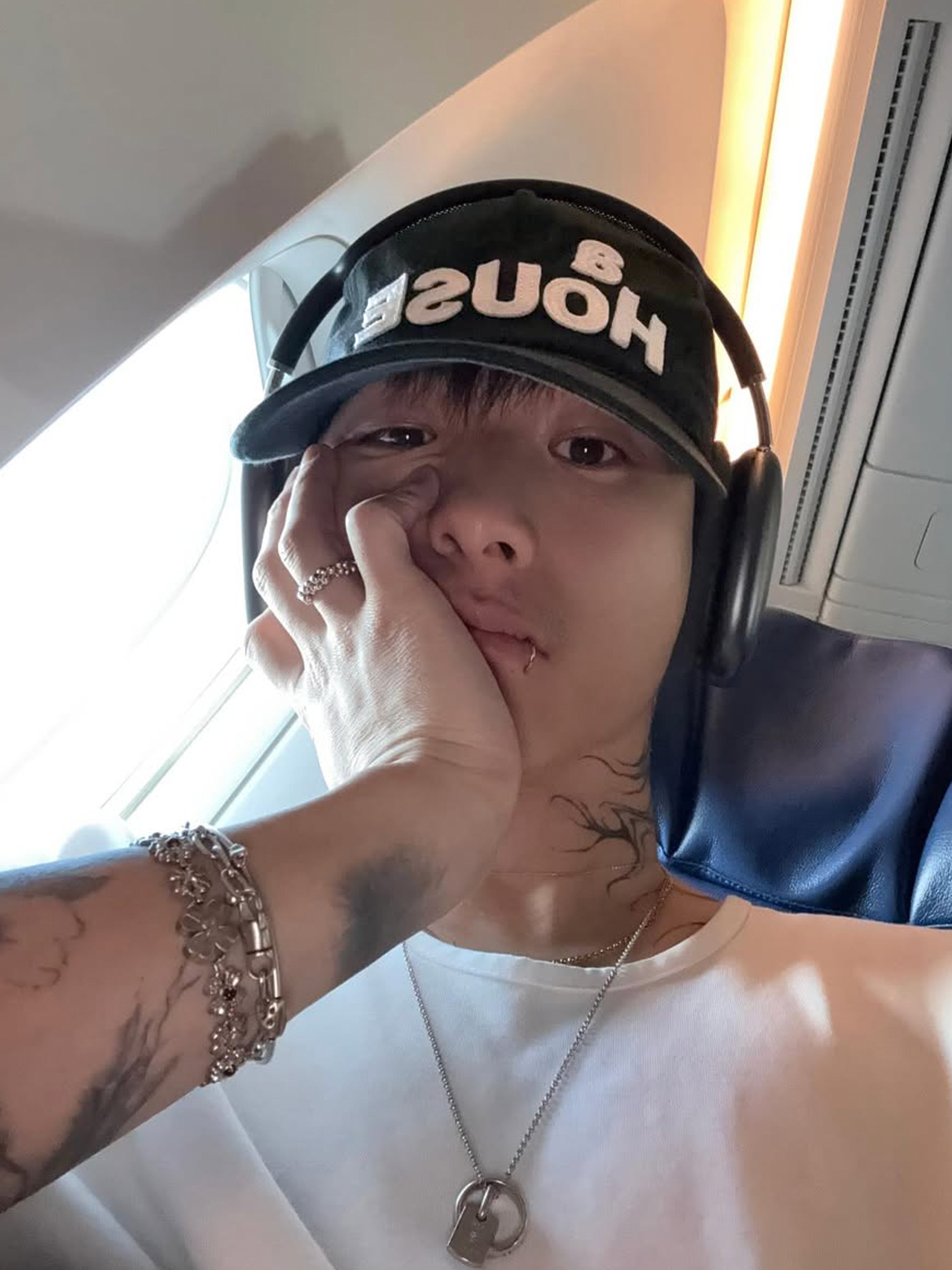 Kikozy A House Cap Black 착용 스타일