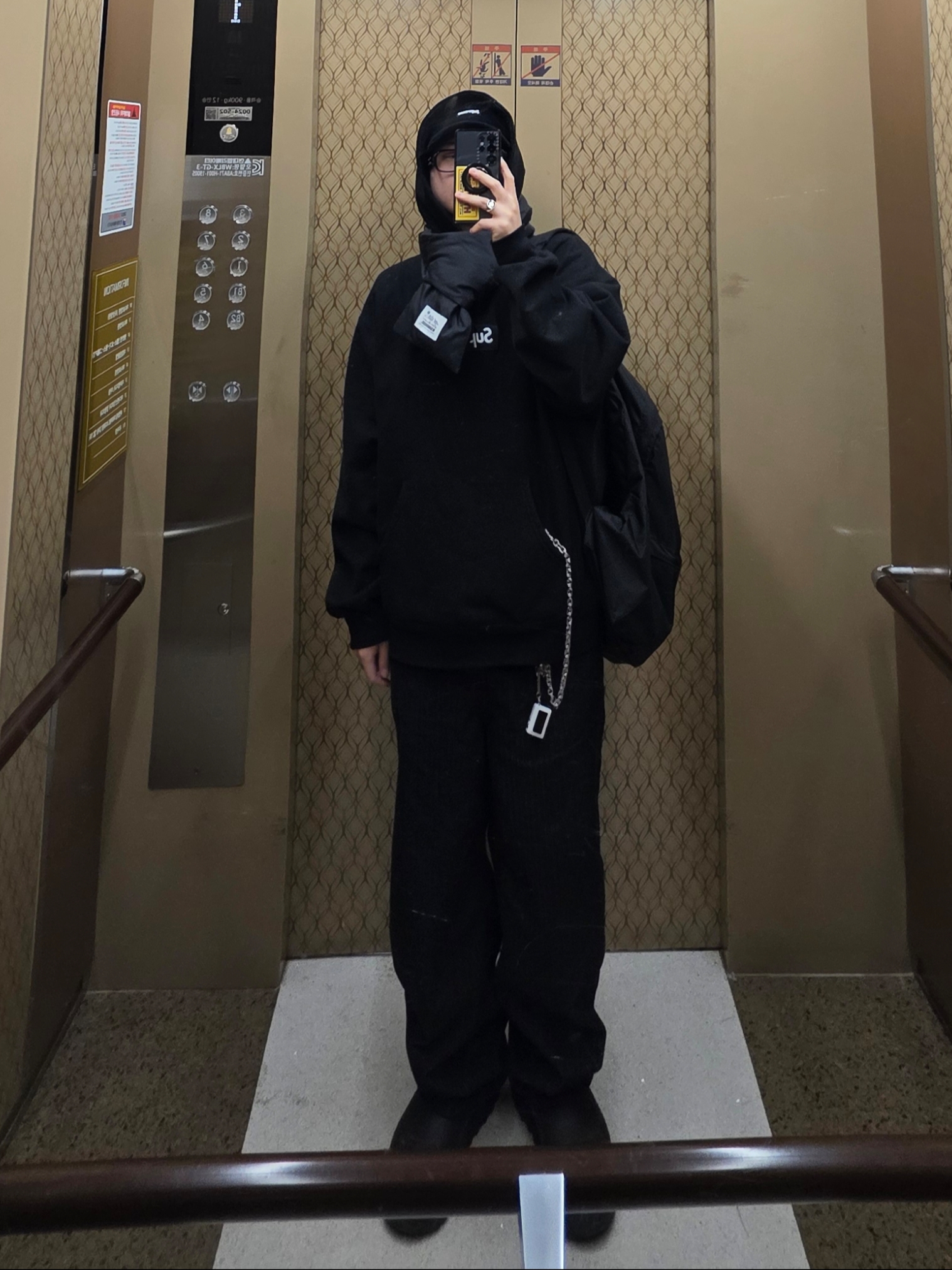 Supreme Box Logo Hooded Sweatshirt Black - 24FW, Anti Social Social Club OG Logo Backpack Black 착용 스타일