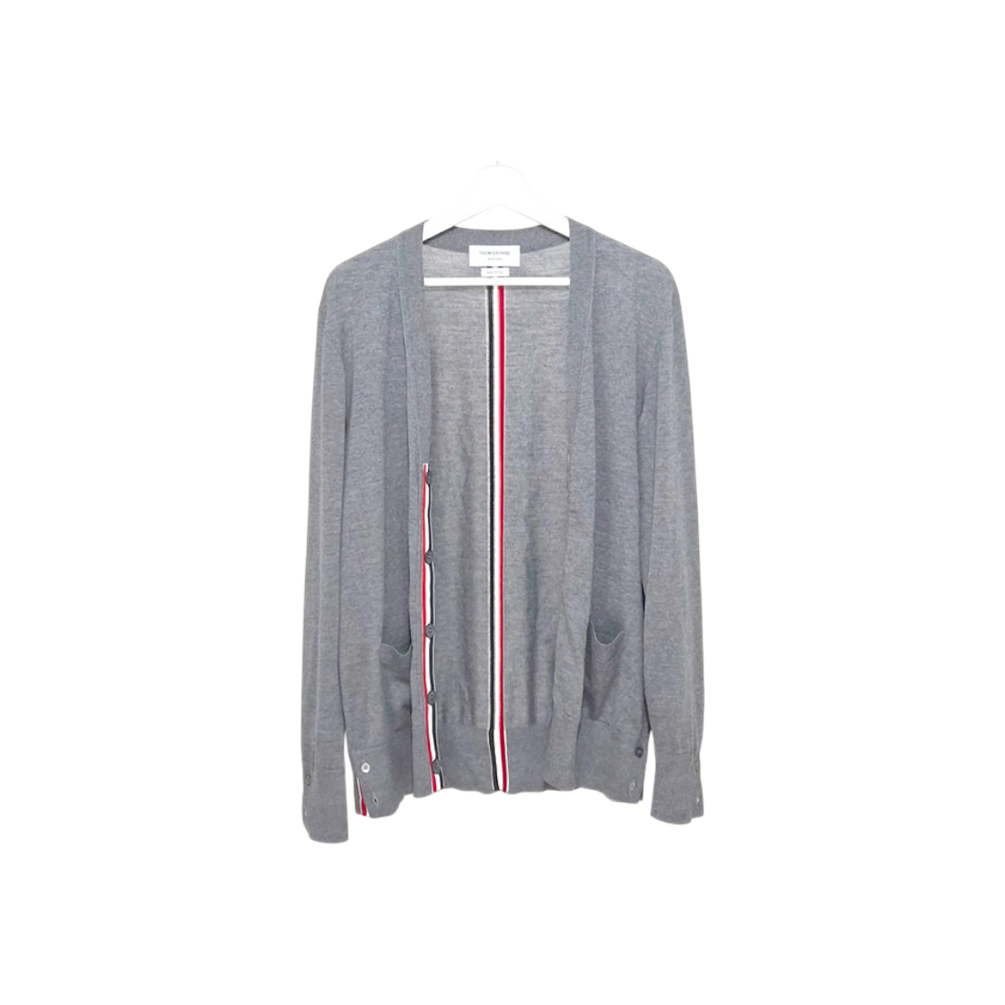 톰브라운 메리노울 릴랙스노울 릴랙스드 브이넥 가디건 L439717(Thom Browne Merino Wool Relaxed V-Neck Cardigan)