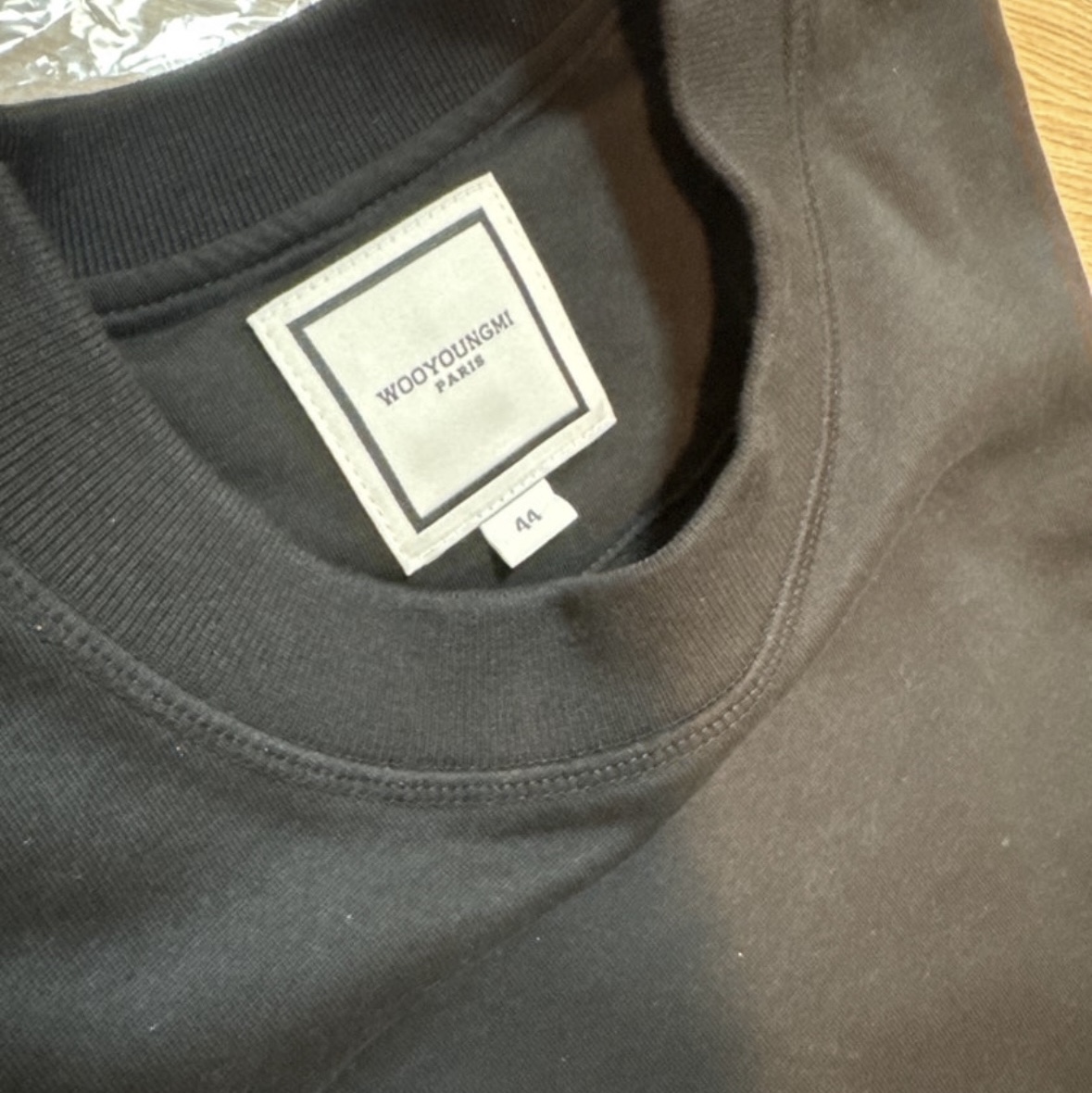 Wooyoungmi Cotton Back Logo Sweatshirt Black - 24SS 착용 스타일 - 1