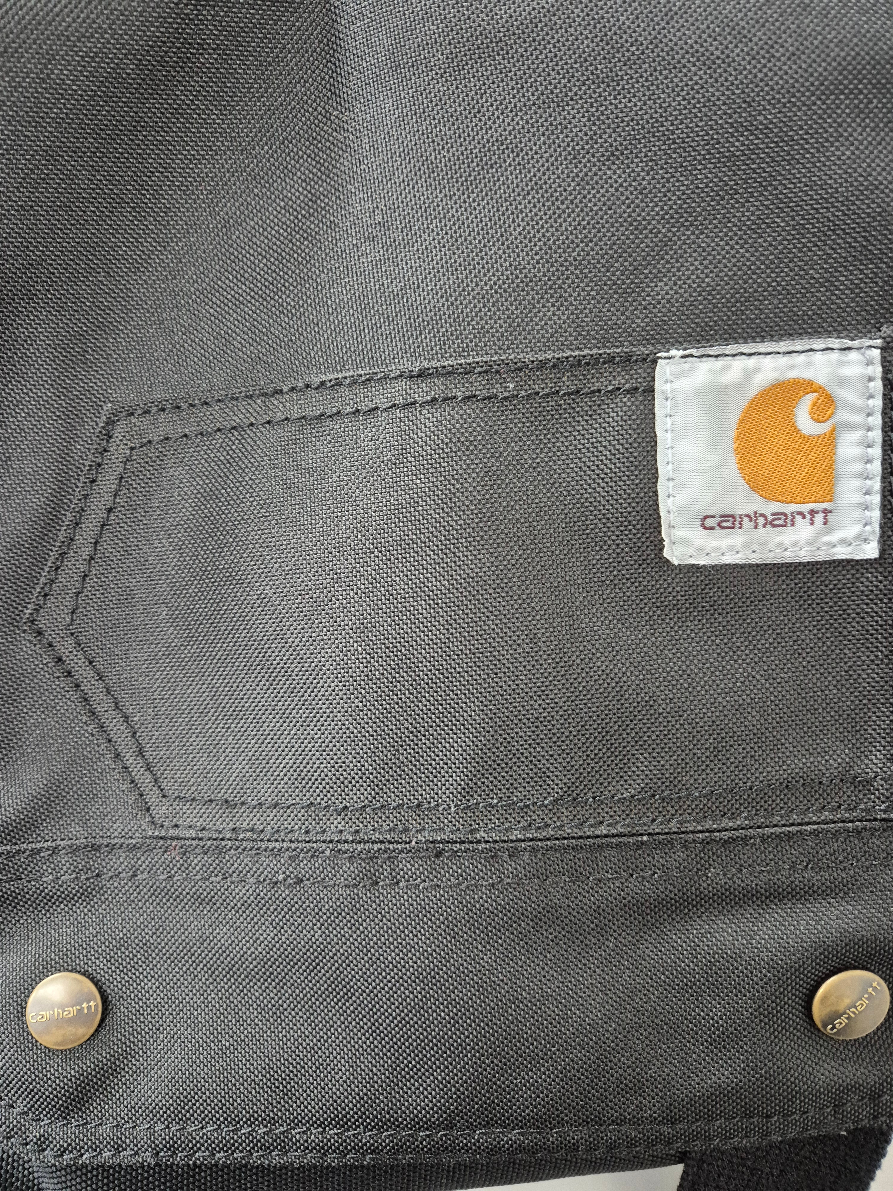 Carhartt Crossbody Snap Bag Black 착용 스타일