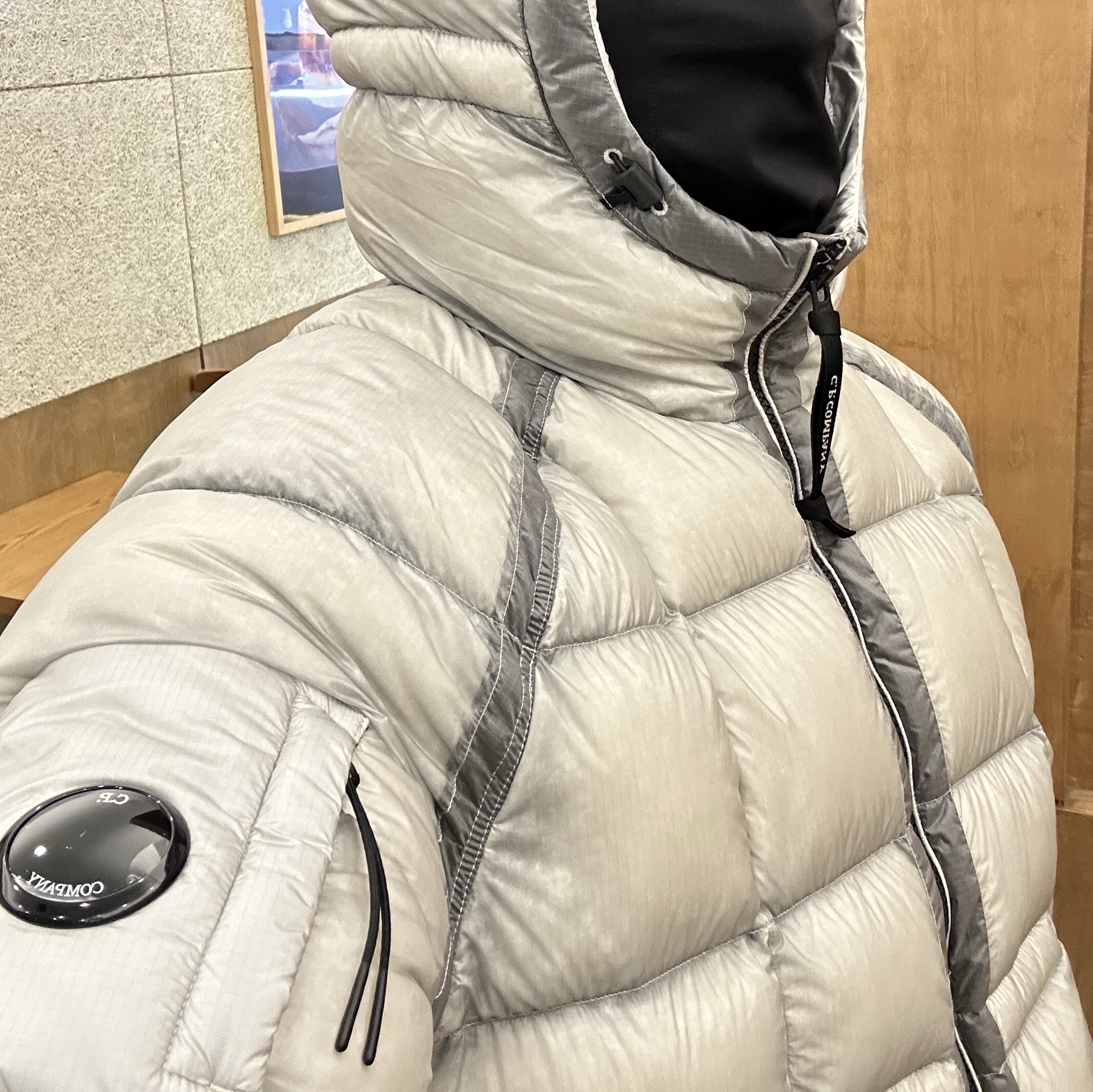 C.P. Company Korea Exclusive D.D. Shell Hooded Down Jacket Lunar Rock - 25FW 착용 스타일