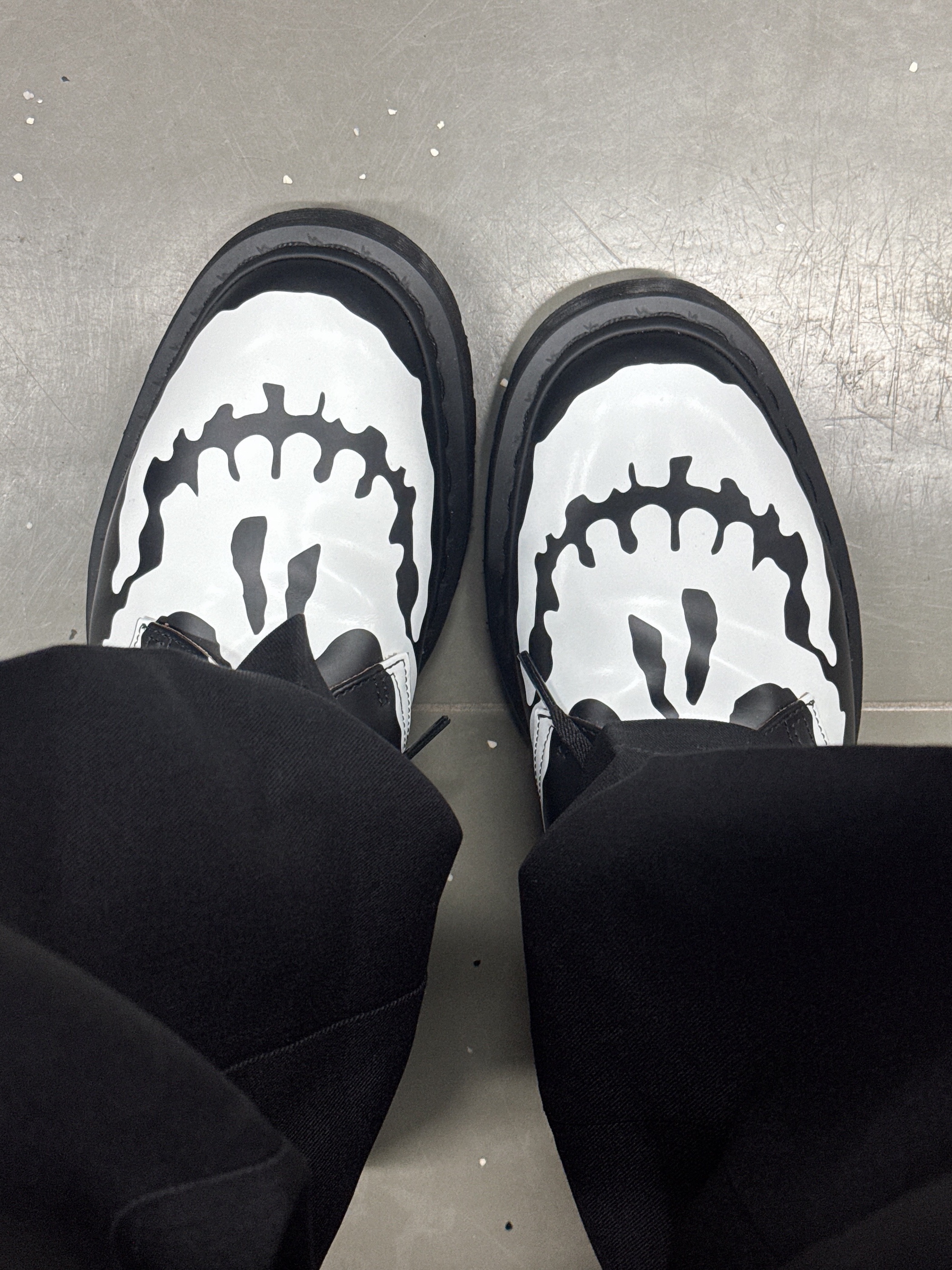Dr. Martens x Supreme 1461 3-Eye Shoe Black - 25FW, Dickies Original 874 Work Pant Black 착용 스타일