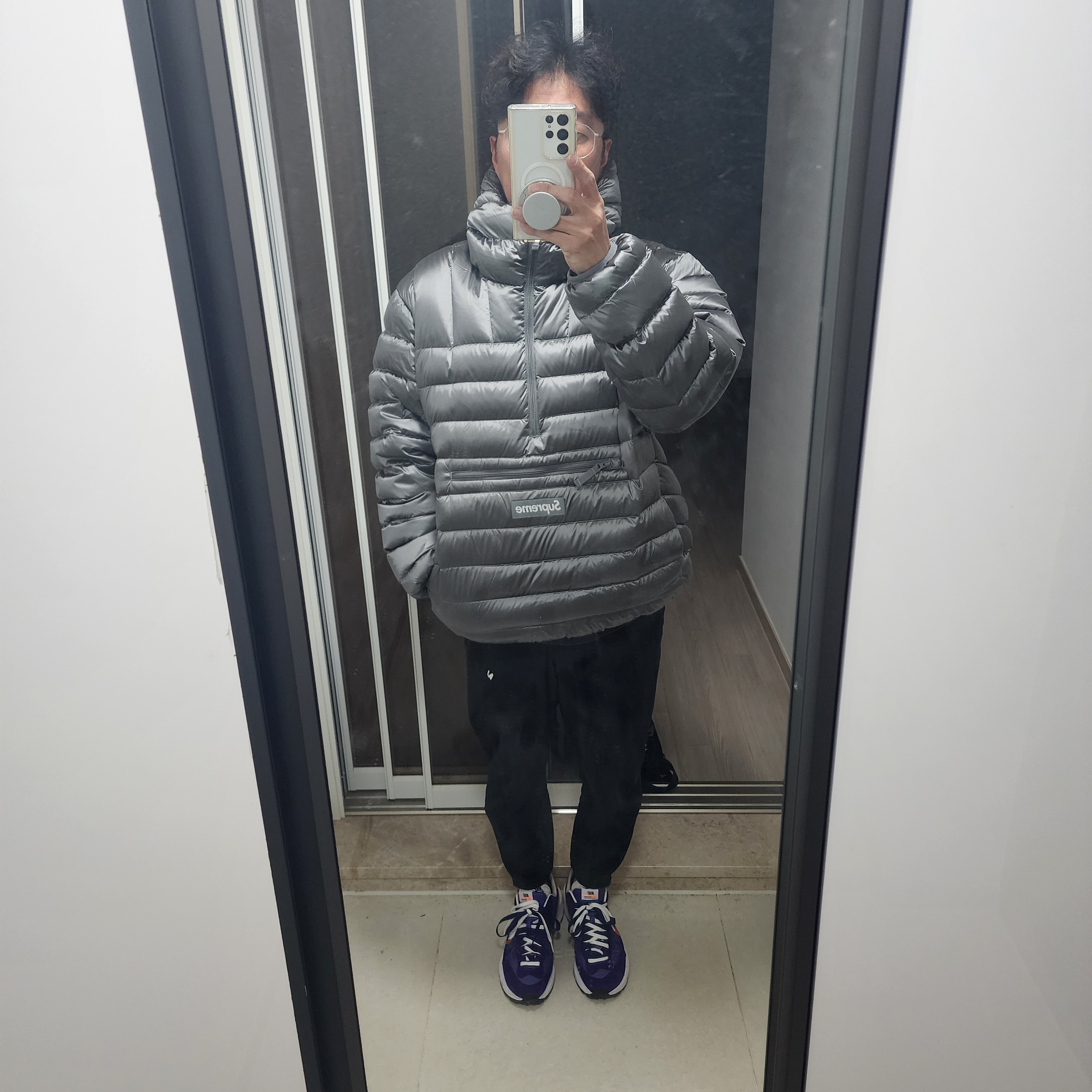 Supreme Micro Down Half Zip Hooded Pullover Silver - 25FW, Nike x Sacai VaporWaffle Dark Iris 착용 스타일