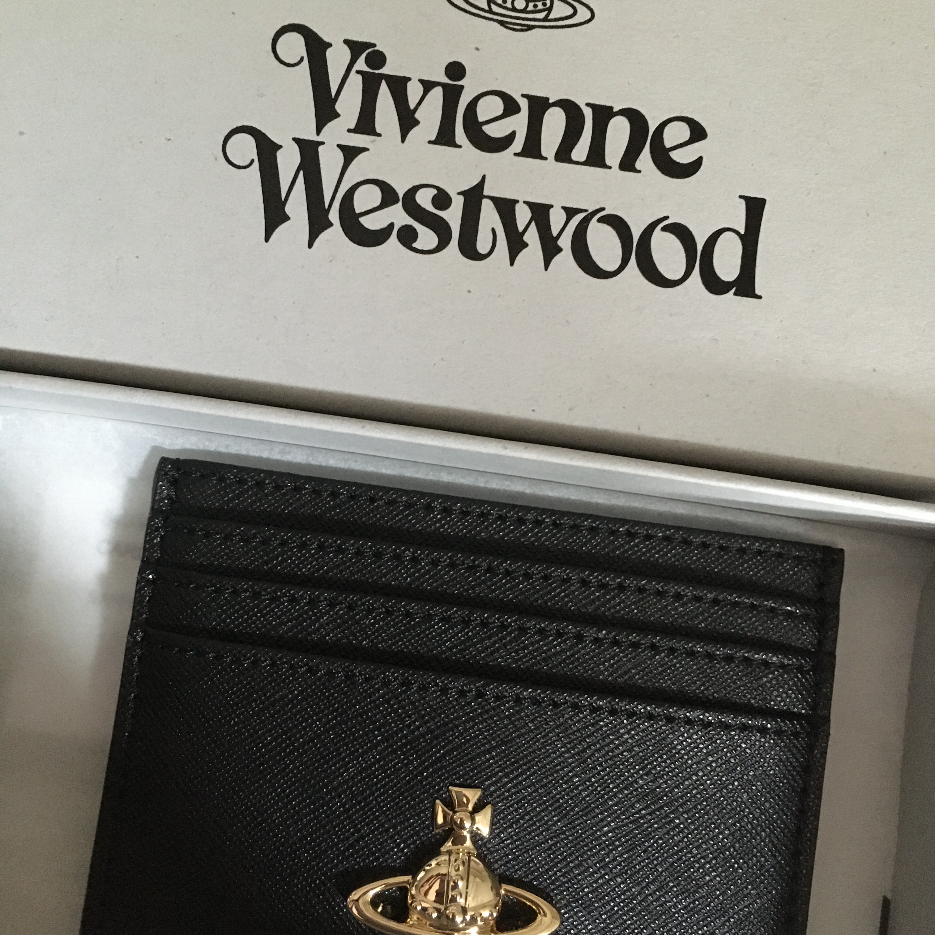 Vivienne Westwood Logo Flat Card Holder Black 착용 스타일