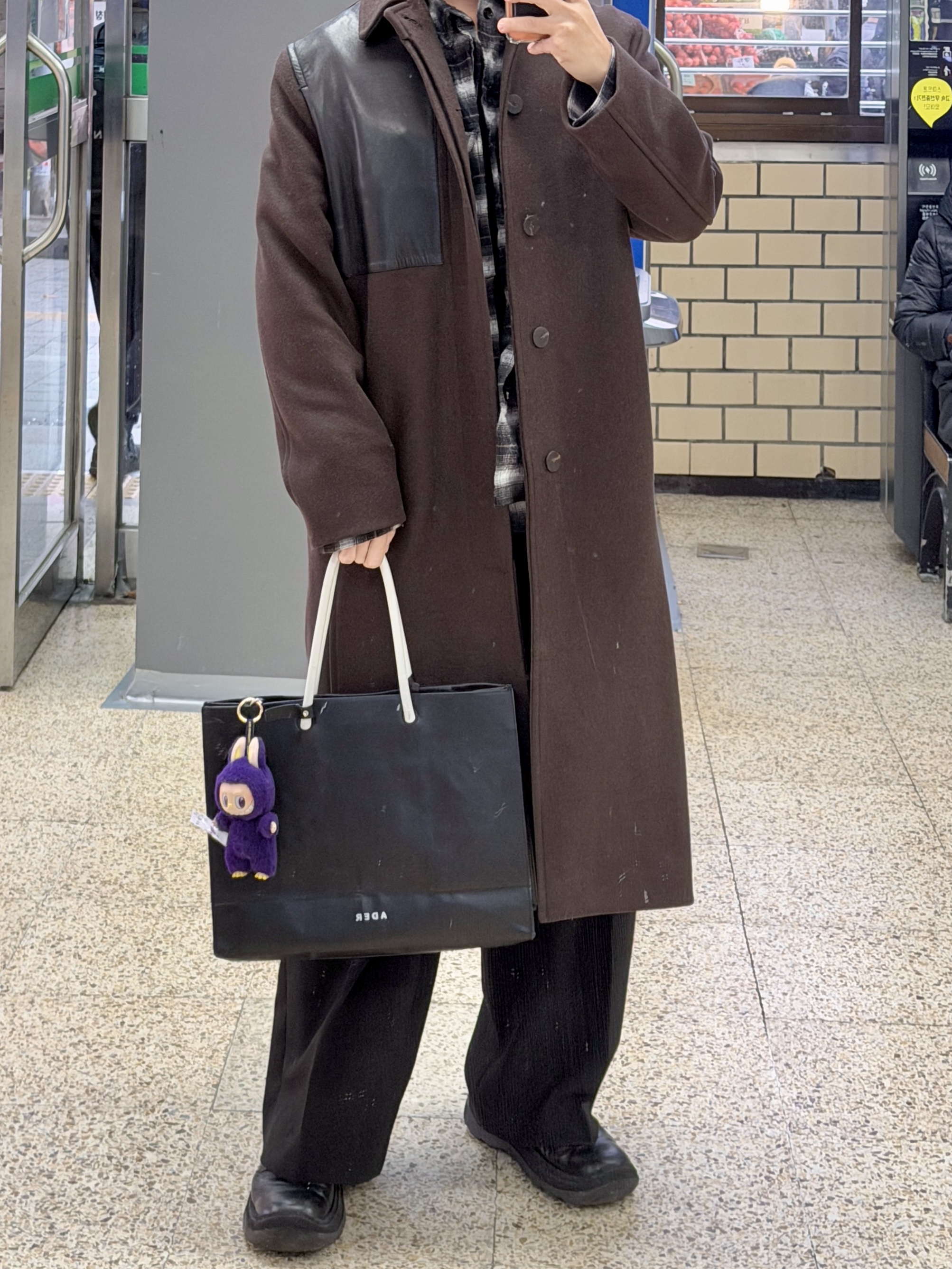 Ader Error Wide Shopper Bag Noir, Zara x Studio Nicholson Leather Patch Coat Chocolate Brown 착용 스타일