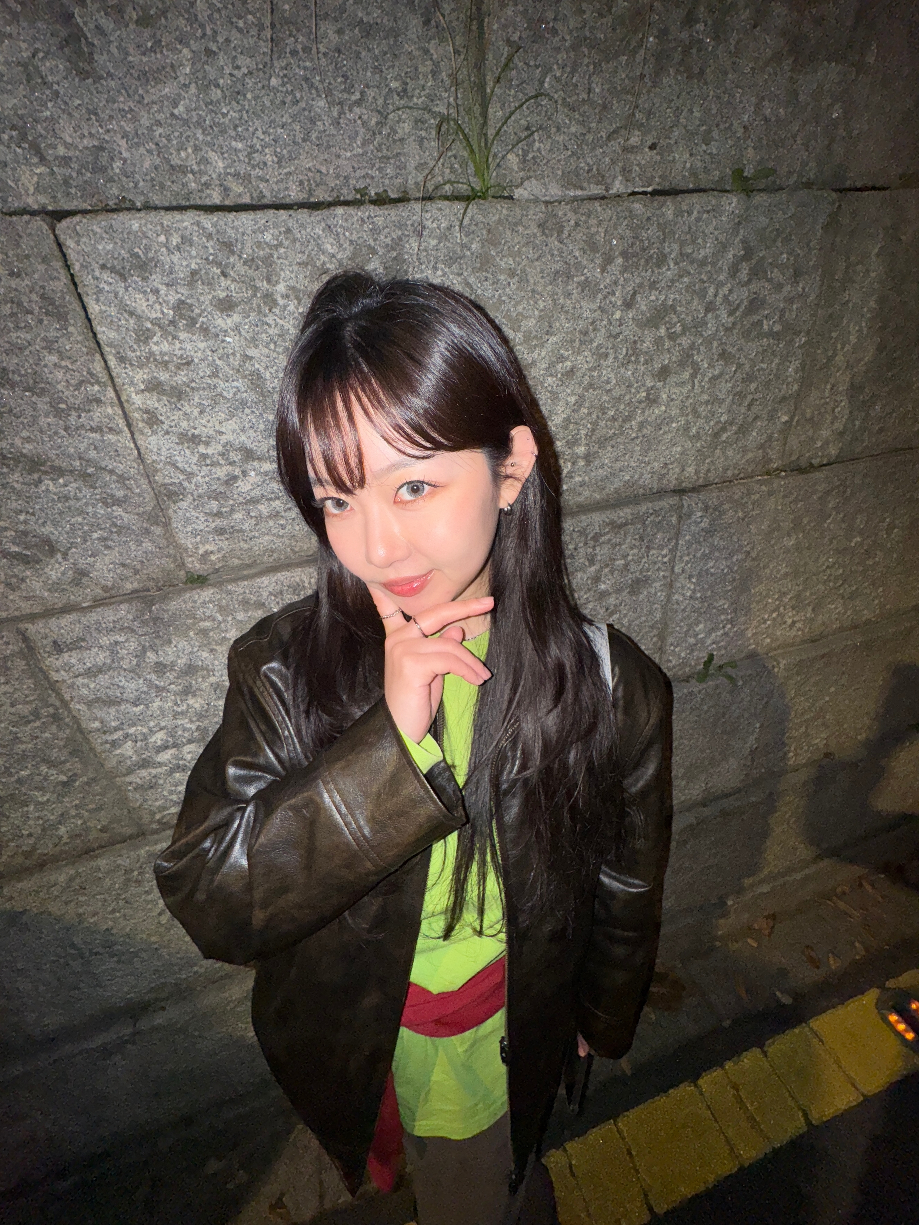 Matin Kim Buckle Hobo Bag Light Grey, Stussy Basic Stussy LS T-Shirt White 2023 착용 스타일 - 3