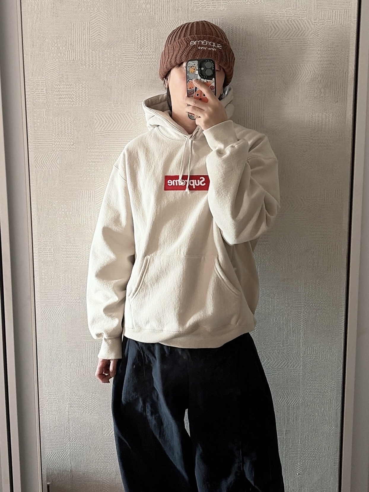 Supreme Chunky Rib Classic Logo Beanie Brown - 25FW, Supreme Box Logo Hooded Sweatshirt Stone - 24FW 착용 스타일