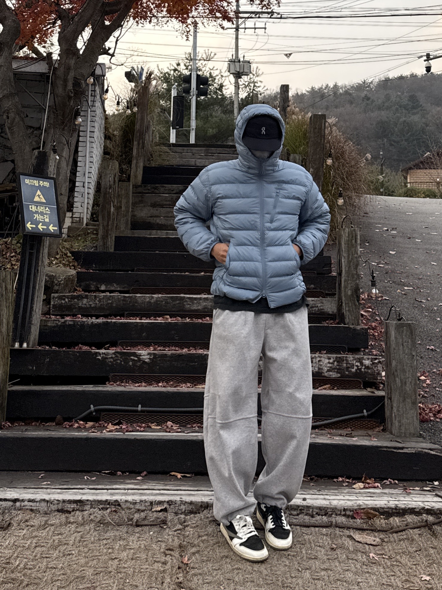 On Running Performance Cap Black, Musinsa Standard City Leisure Hooded Light Down Jacket Cloudy Blue 착용 스타일 - 1