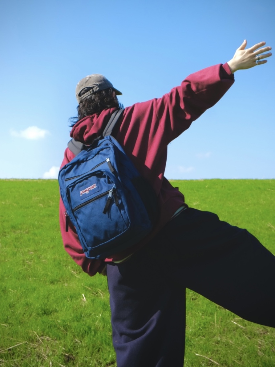 Jansport Big Student Backpack Navy 착용 스타일 - 2