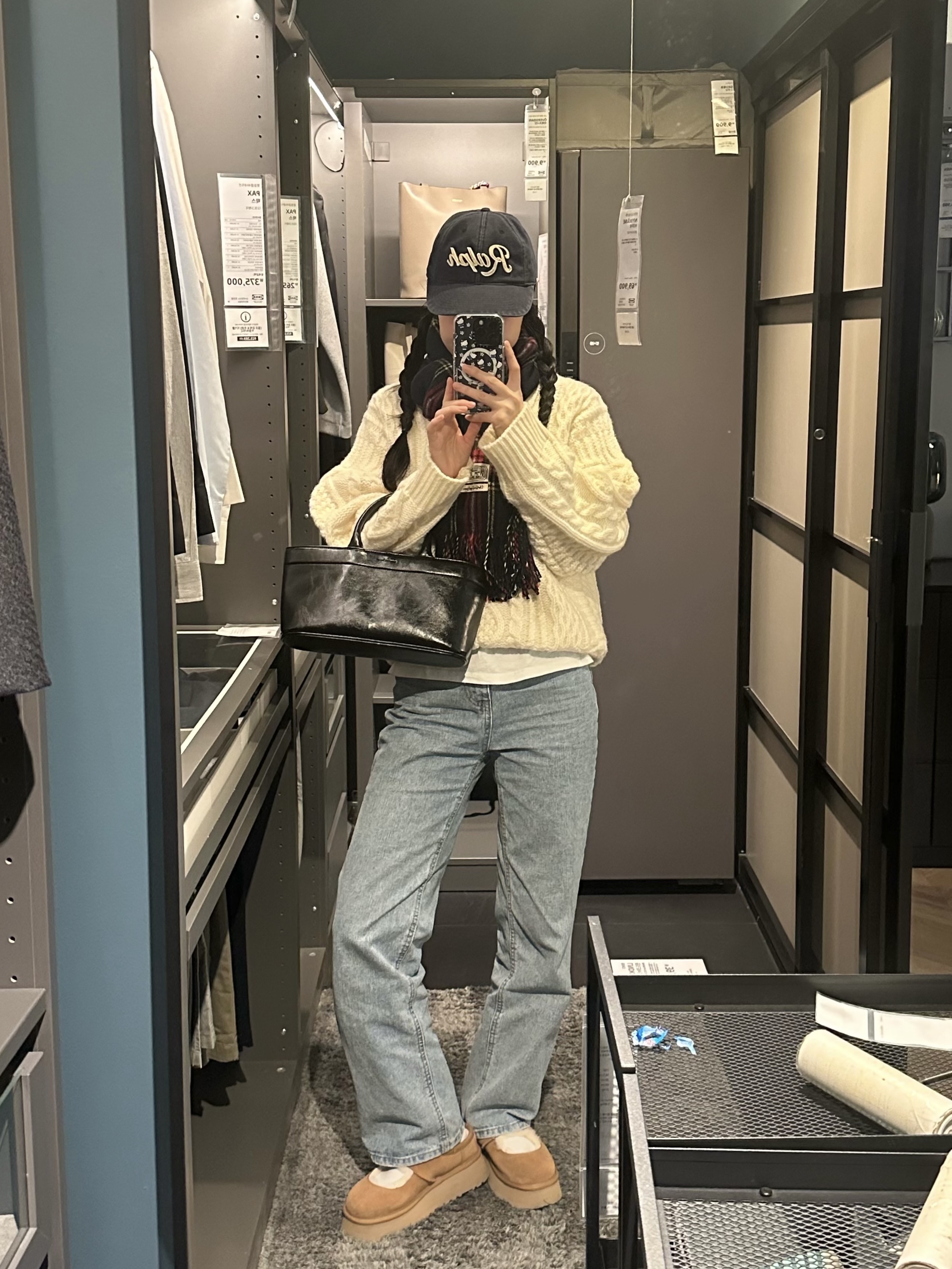 (W) UGG Bea Mary Jane Chestnut, [20% 적립] Polo Ralph Lauren Applique Twill Ball Cap Newport Navy - 25SS 착용 스타일 - 3