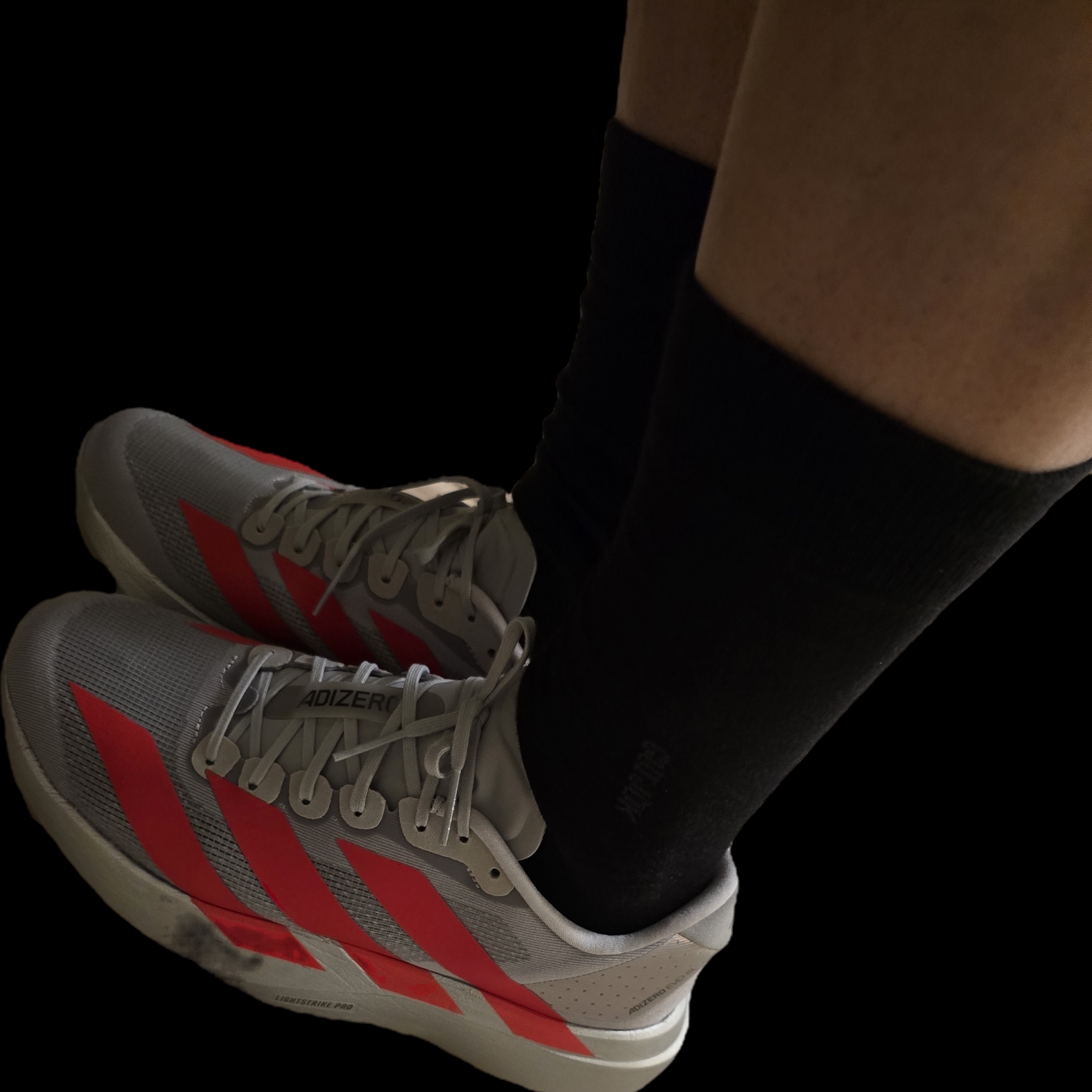 Adidas Adizero EVO SL Silver Metallic Lucid Red 착용 스타일 - 4
