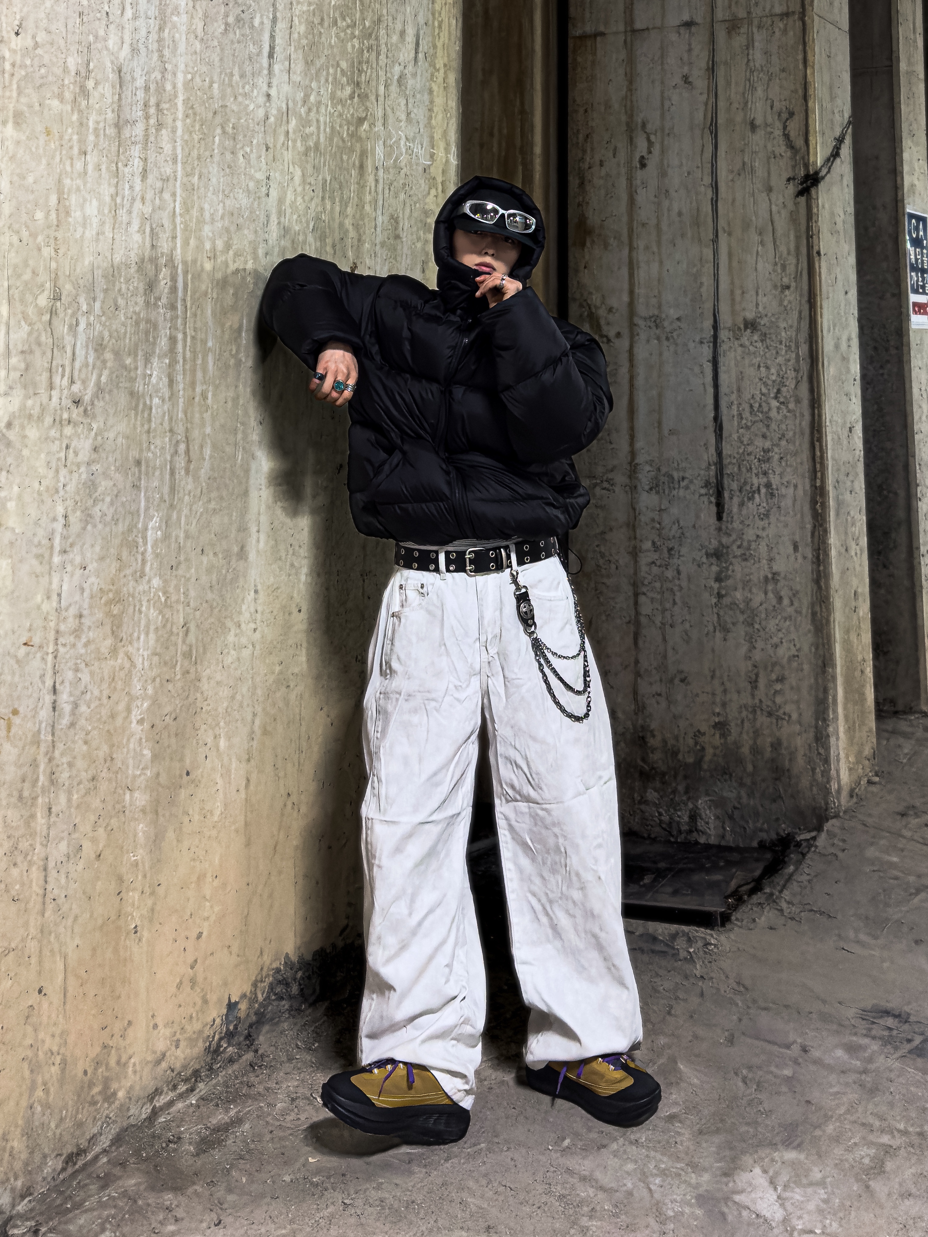 QT8 GARMENTS Duck Down Heavyweight Hoodie Jacket Black 착용 스타일 - 1