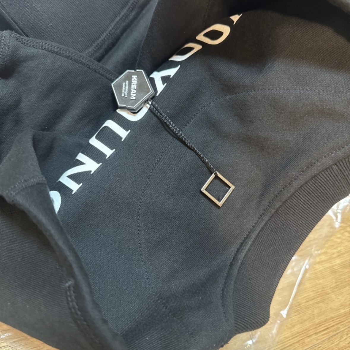 Wooyoungmi Cotton Back Logo Sweatshirt Black - 24SS 착용 스타일 - 2